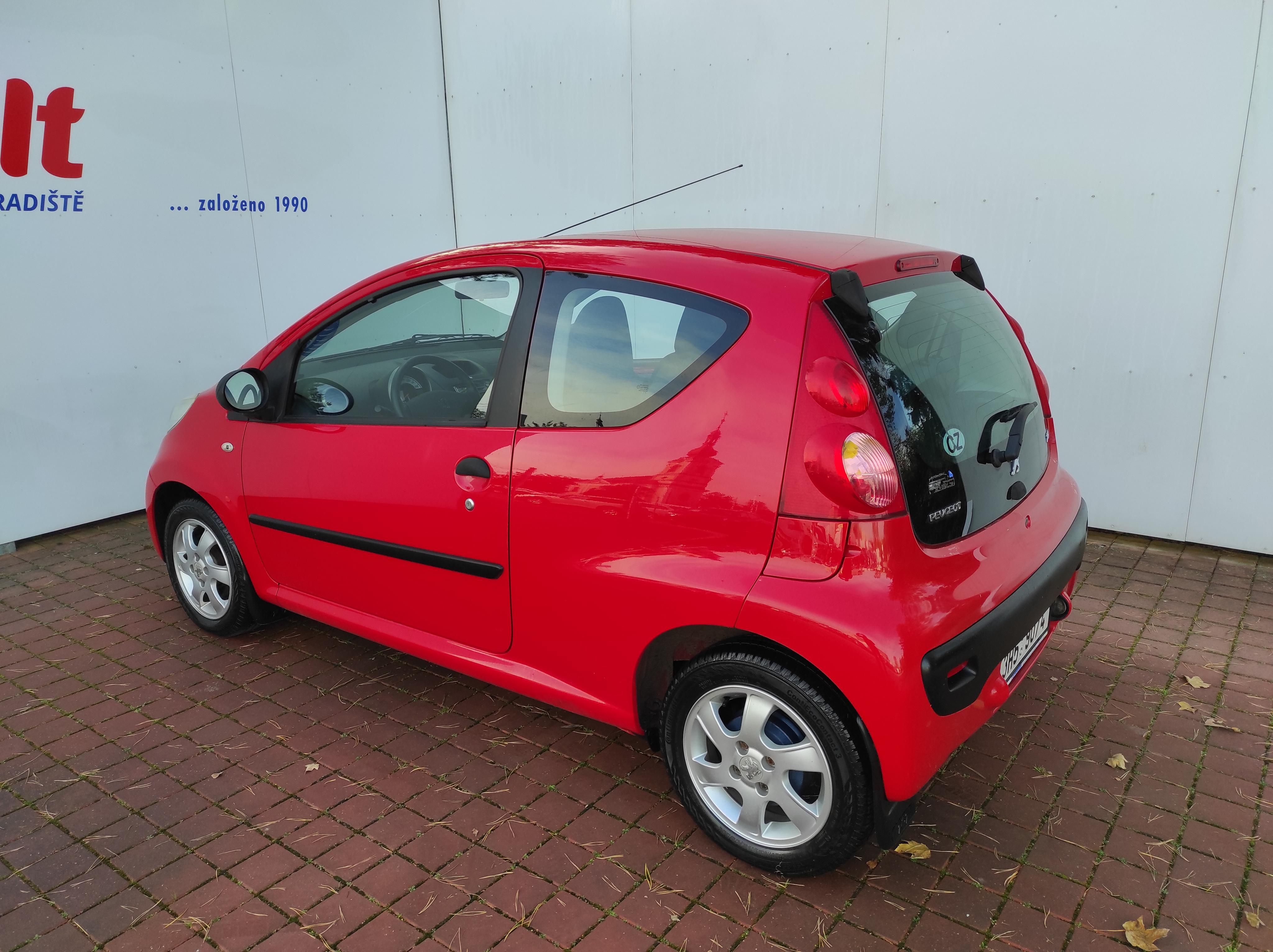 Peugeot 107, 1.0 ČR 1.M. SERVIS 26 tis. km - fotka 6