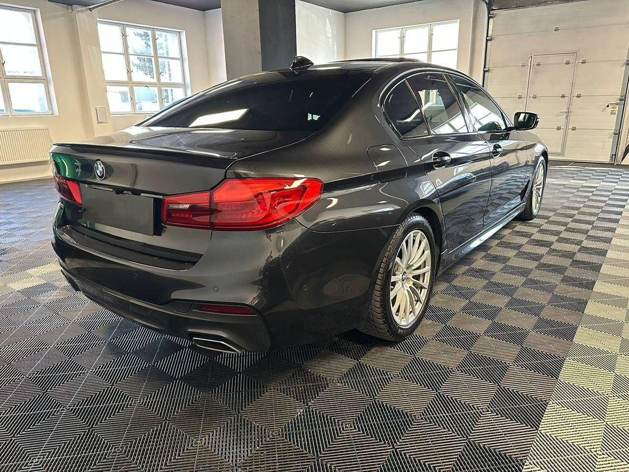 BMW Řada 5, 540i xDrive - fotka 4