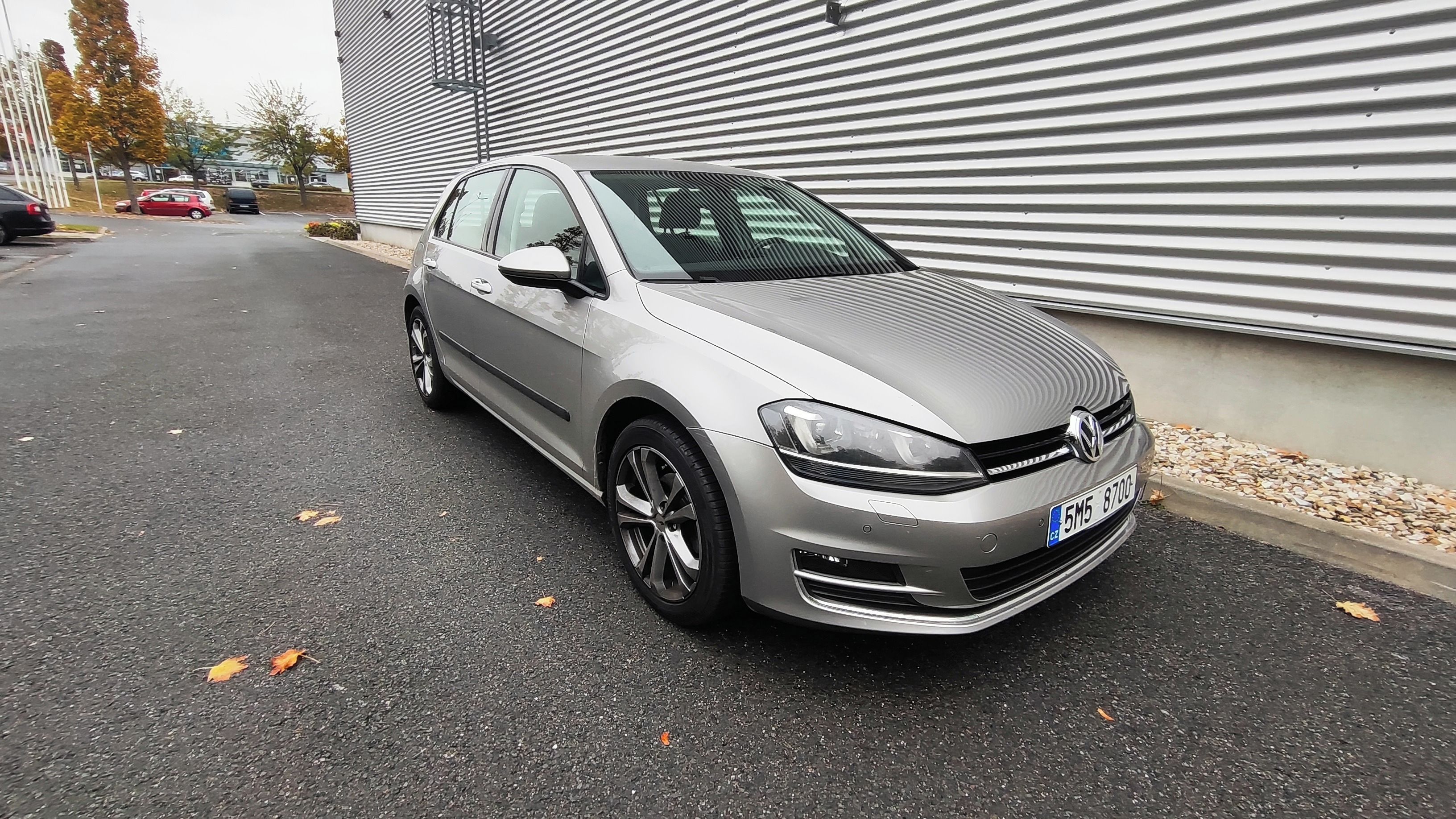 Volkswagen Golf, 1.6 TDI DSG Highline 1.maj ČR - fotka 4