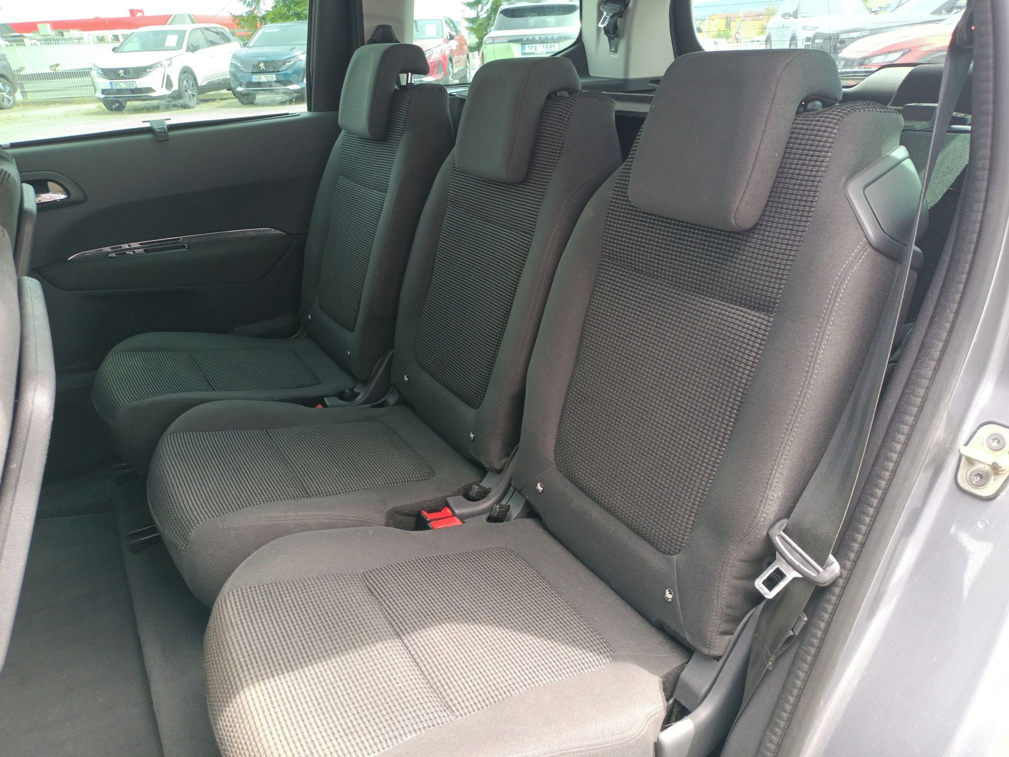 Peugeot 5008, Allure 1,6 BlueHDi, 120k EAT6 - fotka 5