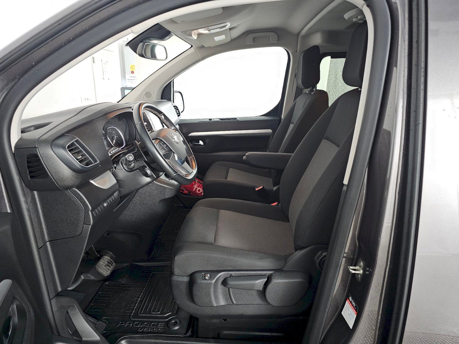 Toyota Proace, 2.0D 180k 8AT Shuttle 8S Busin - fotka 6