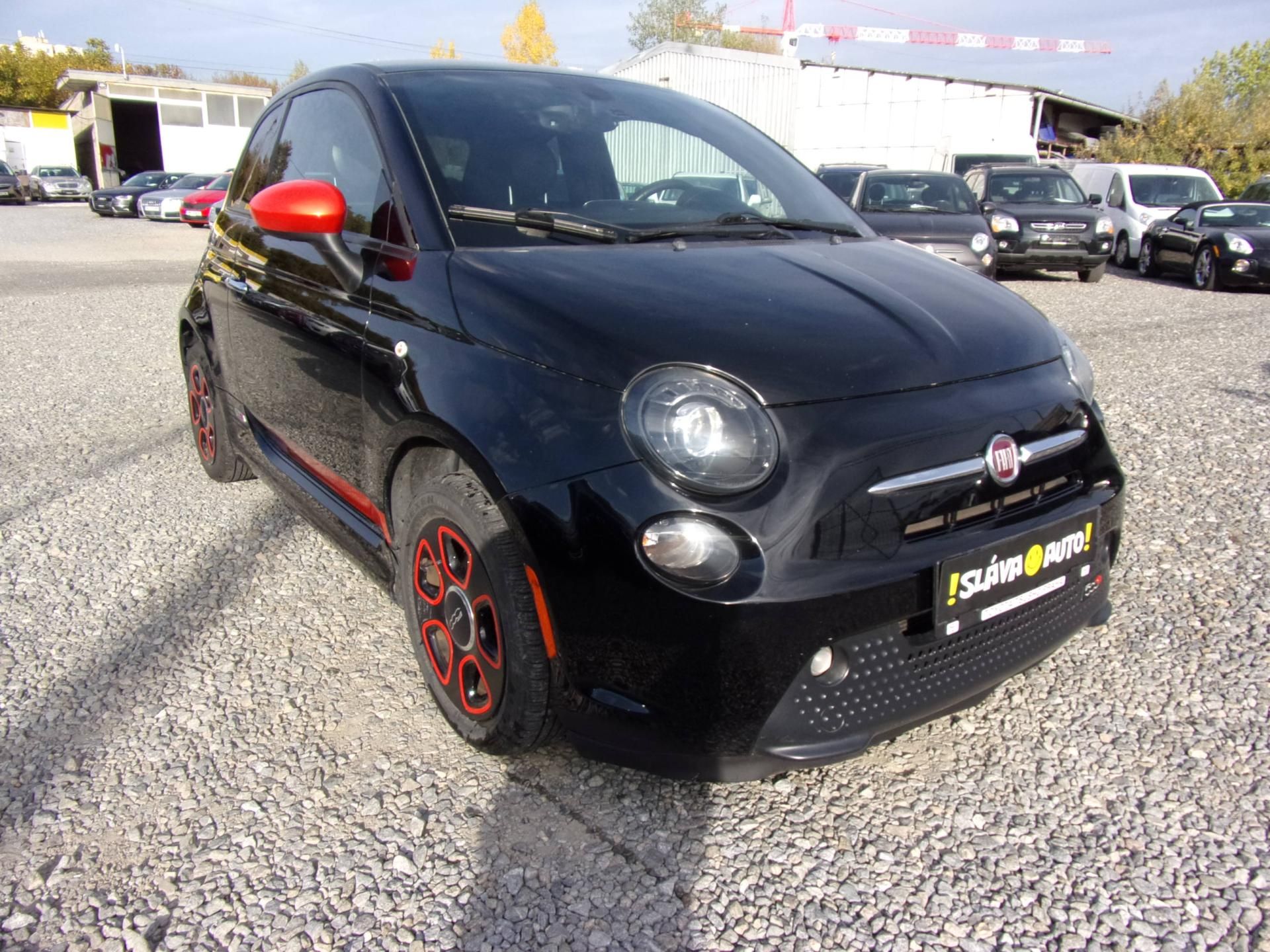 Fiat 500E, 24kWh 83kW SYMPATICKÉ VYBAVENÉ - fotka 3