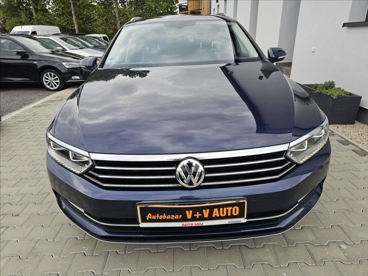 Volkswagen Passat, B8 2,0 TDi 110KW Highline - fotka 2