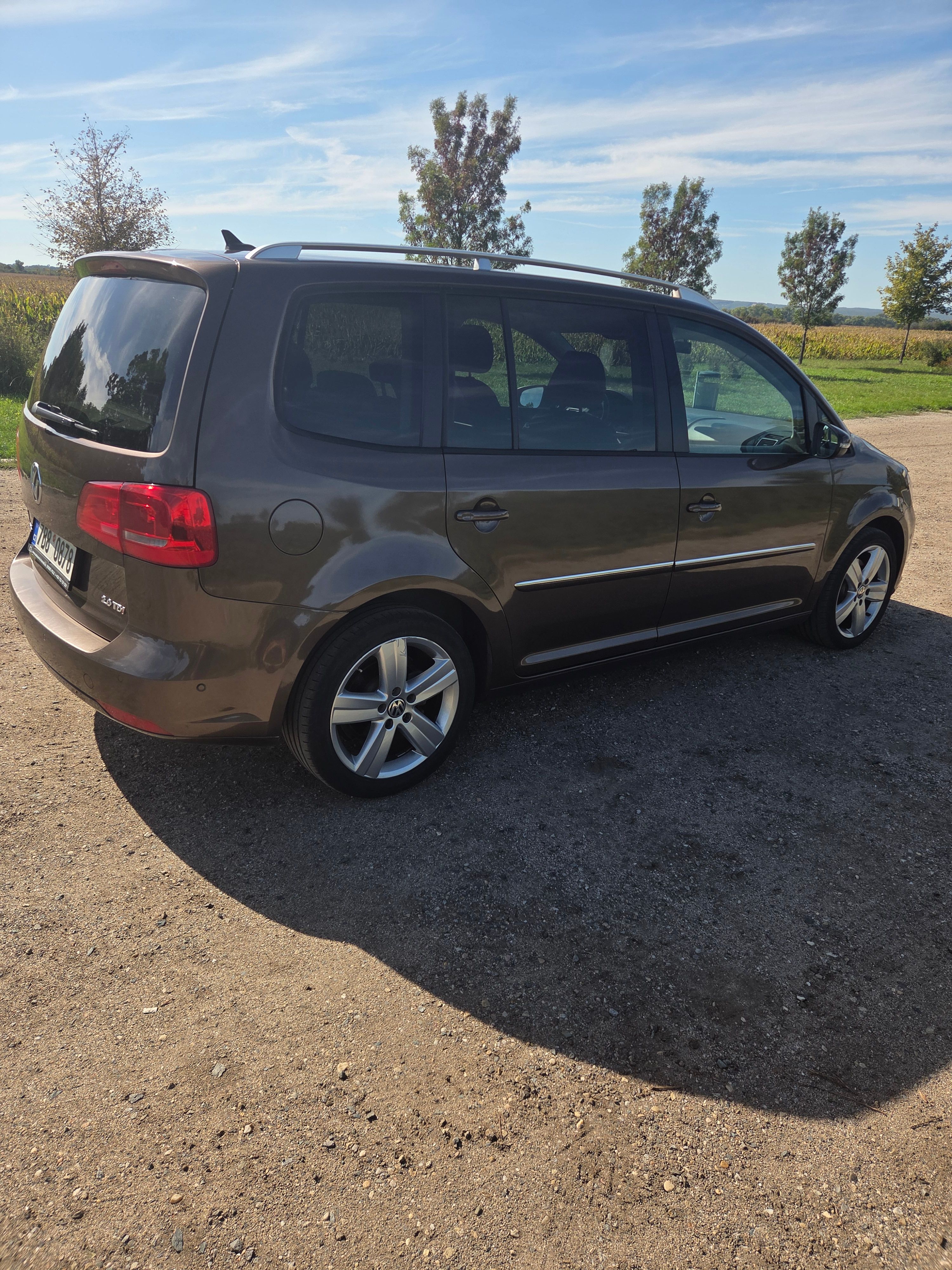 Volkswagen Touran, 2,0 TDI, dsg, nájezd 117 tis. - fotka 4