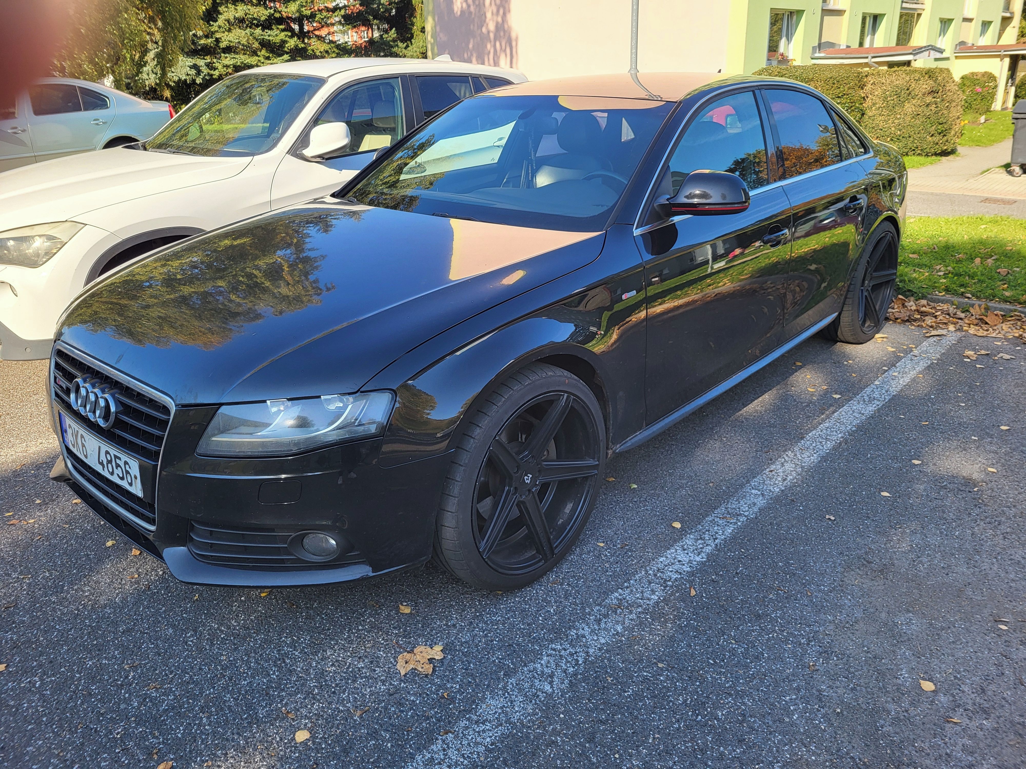 Audi A4, B8 3.2 V6 S-line - fotka 3