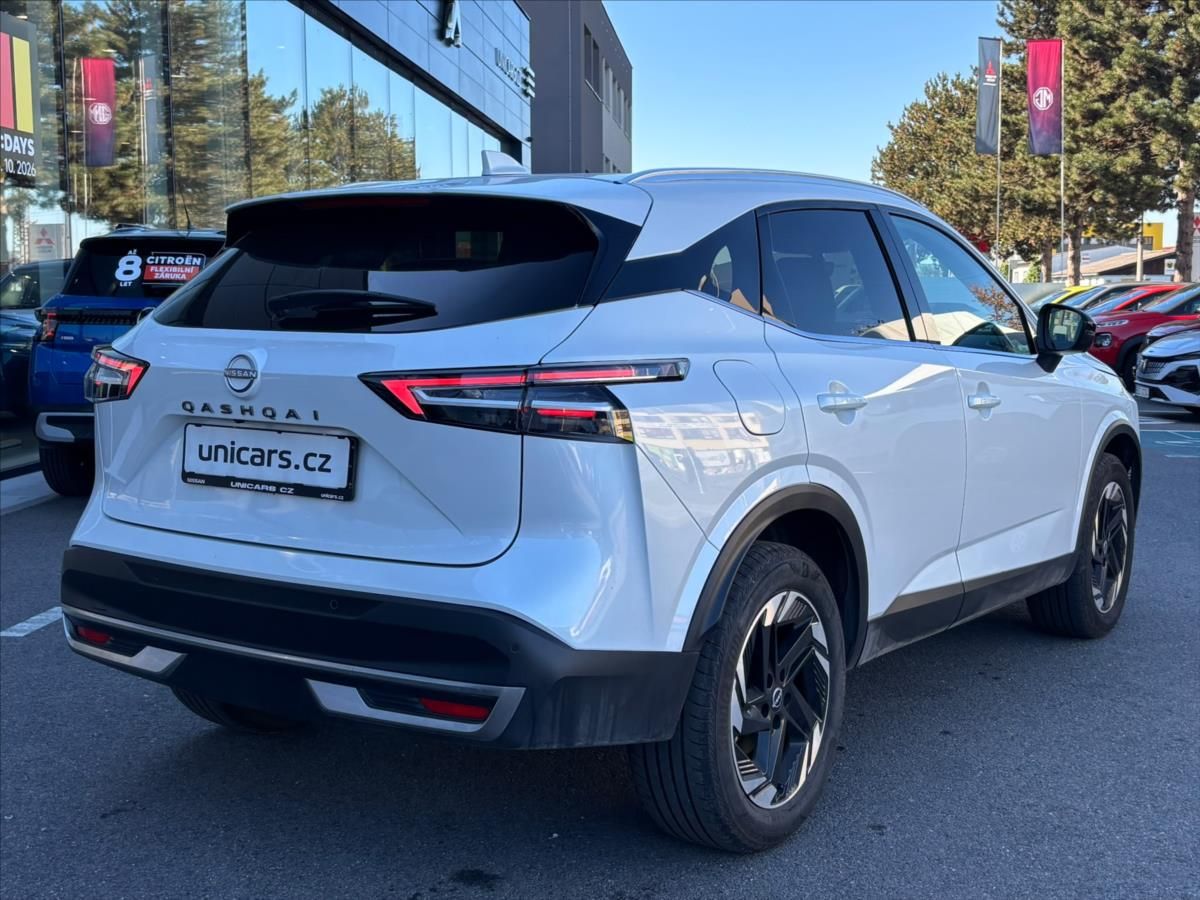 Nissan Qashqai, 1,3 DIG-T  X-Tronic N-Connecta - fotka 6