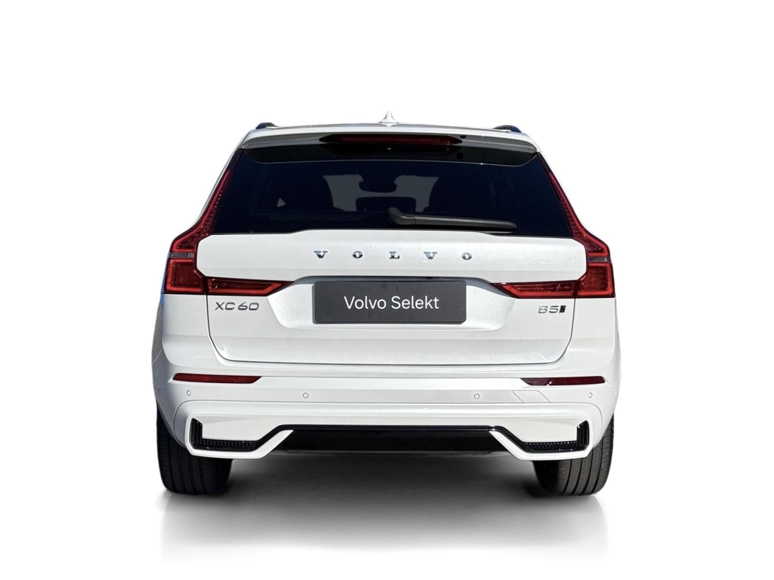 Volvo XC60, B5 AWD // PLUS DARK // 1.maj. - fotka 4