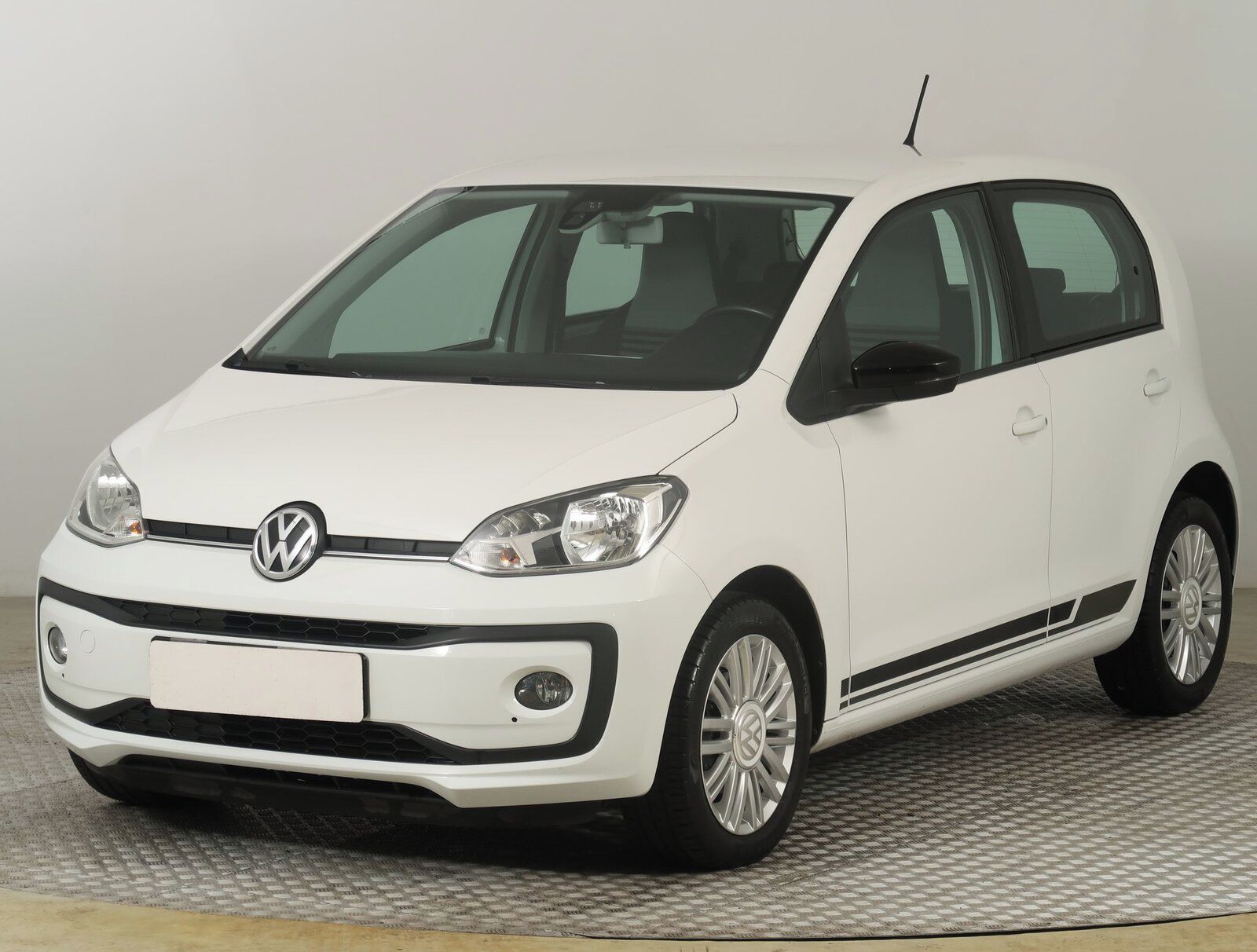 Volkswagen Up!, 1.0 MPI, ČR,1.maj - fotka 2