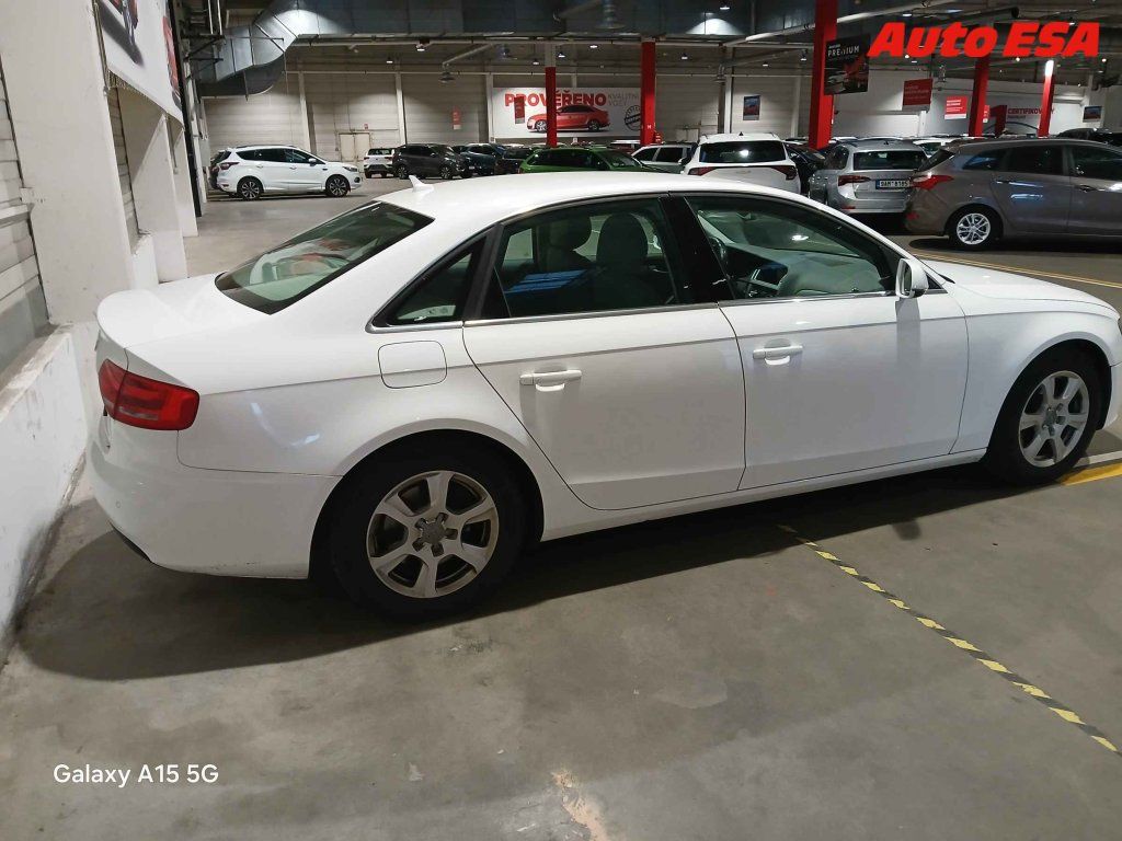Audi A4, 2.0,1.maj - fotka 2