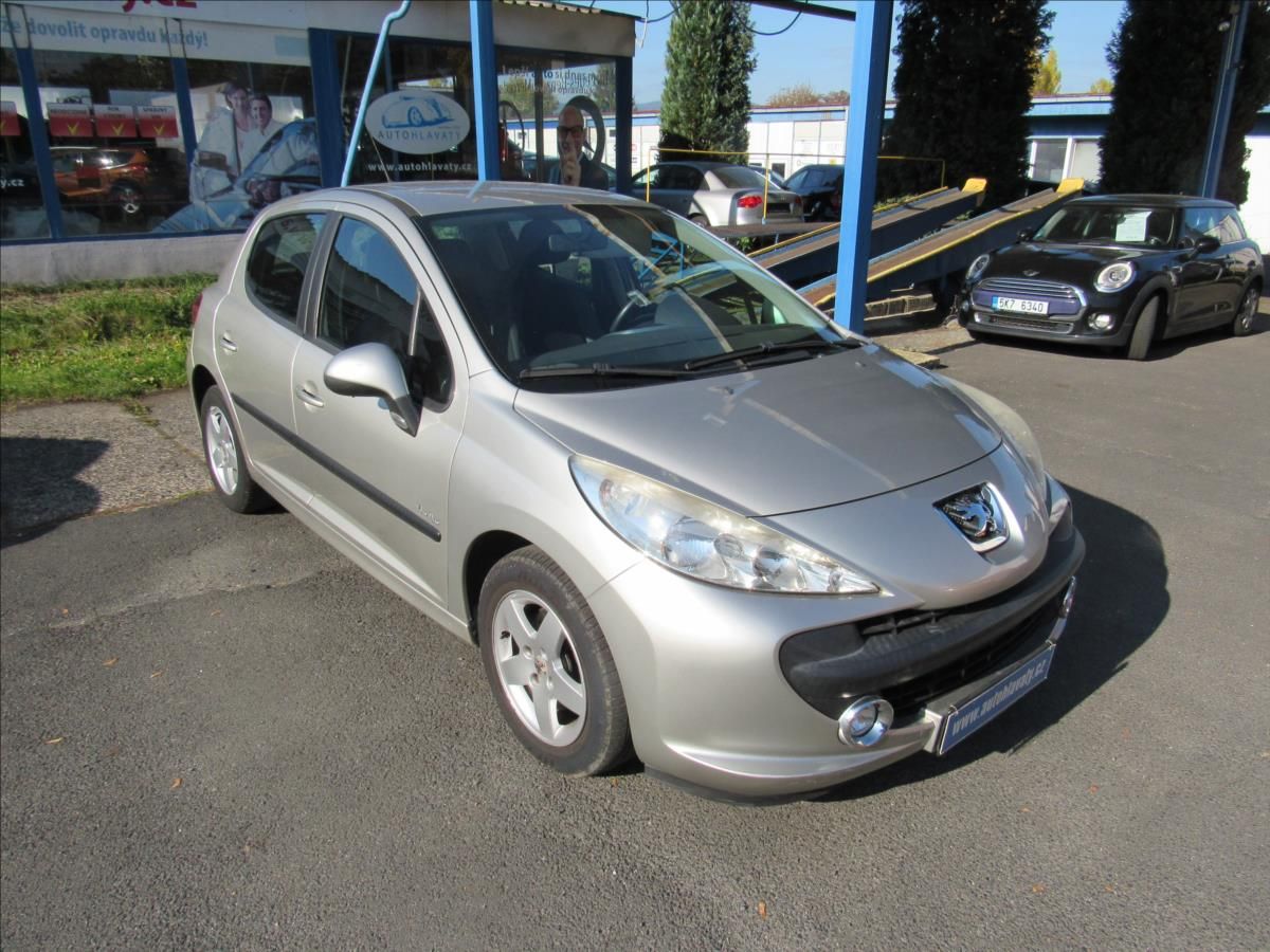 Peugeot 207, 1,4 i 70kW - fotka 3
