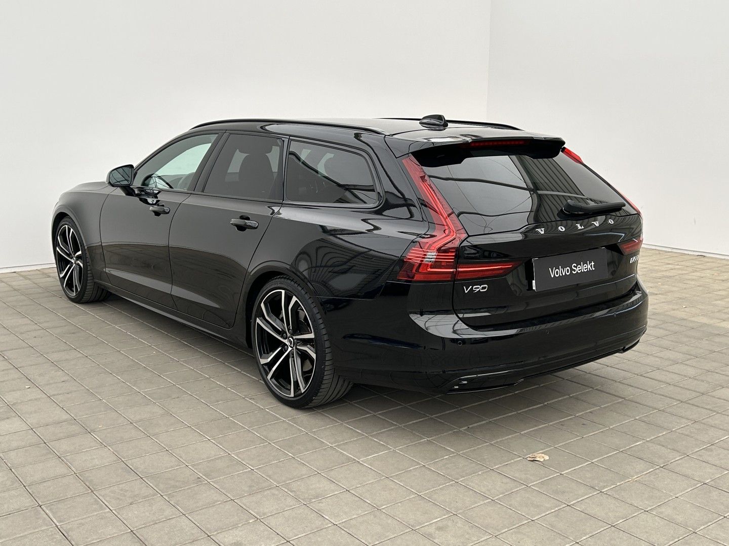 Volvo V90, 2.0D5 173kW 4x4  R-Design - fotka 4