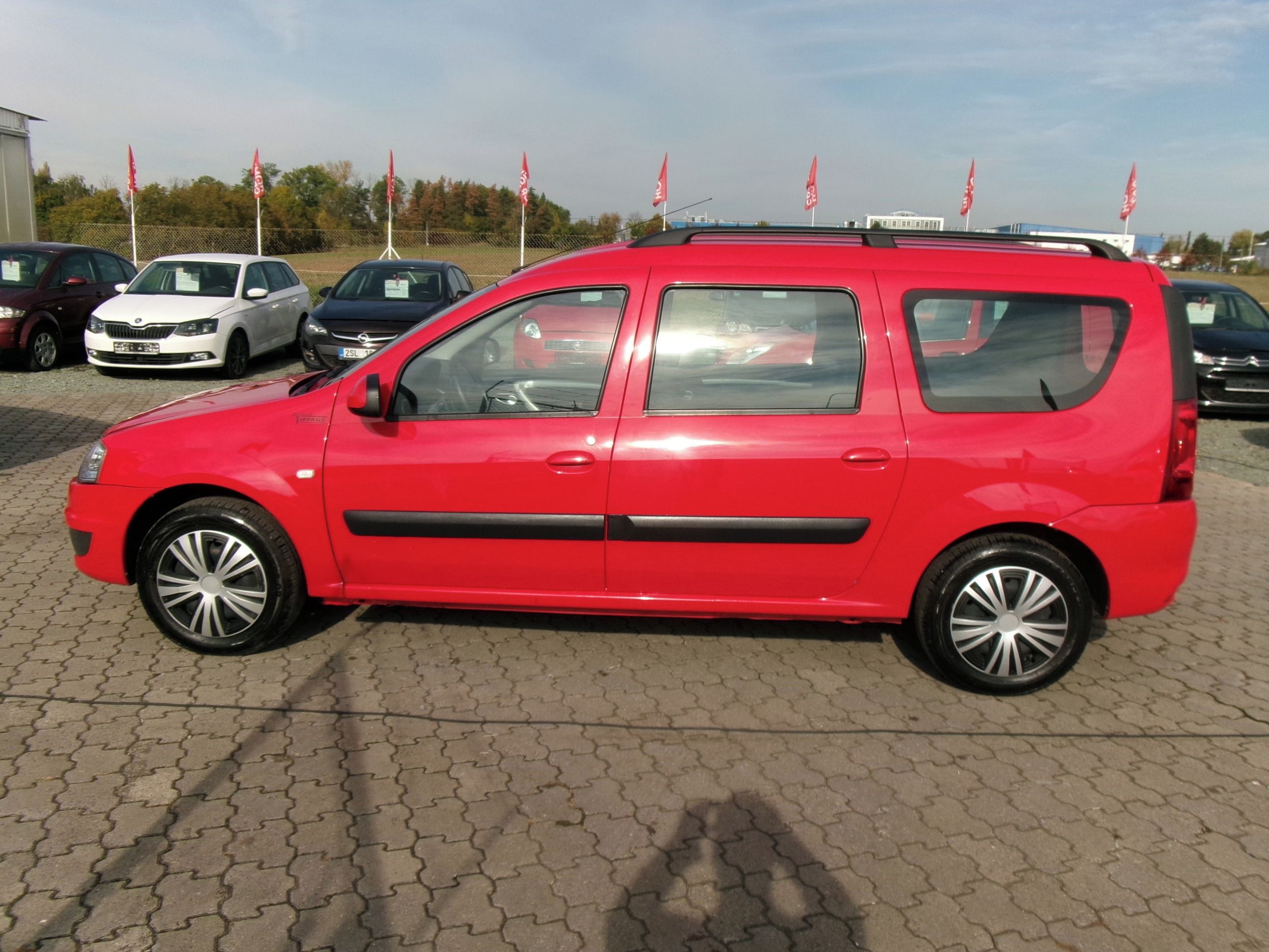 Dacia Logan, 1.6i serviska,1.maj. - fotka 2