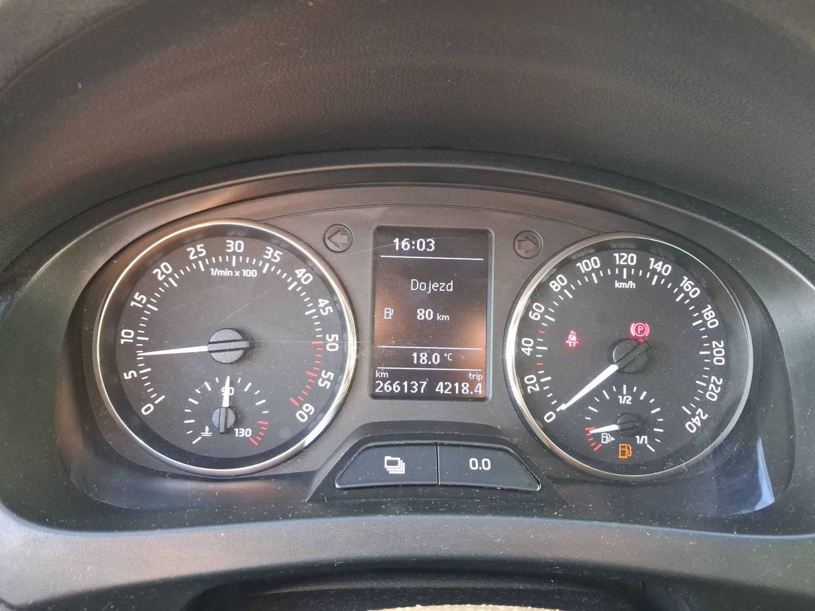 Škoda Rapid, 1.6 TDI, Automatická klima - fotka 3