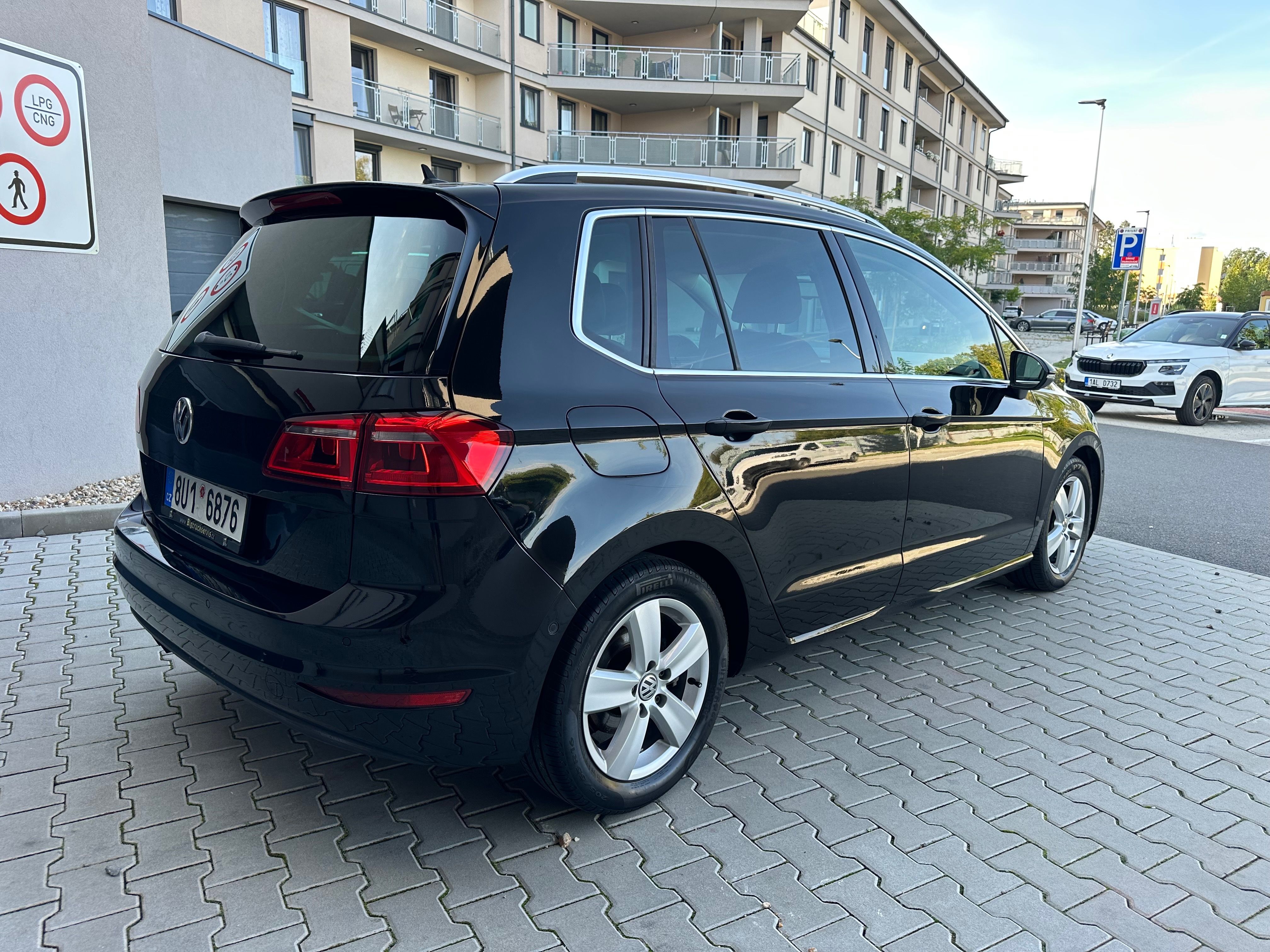 Volkswagen Golf, VW Golf Sportvan 1,4tsi - fotka 3