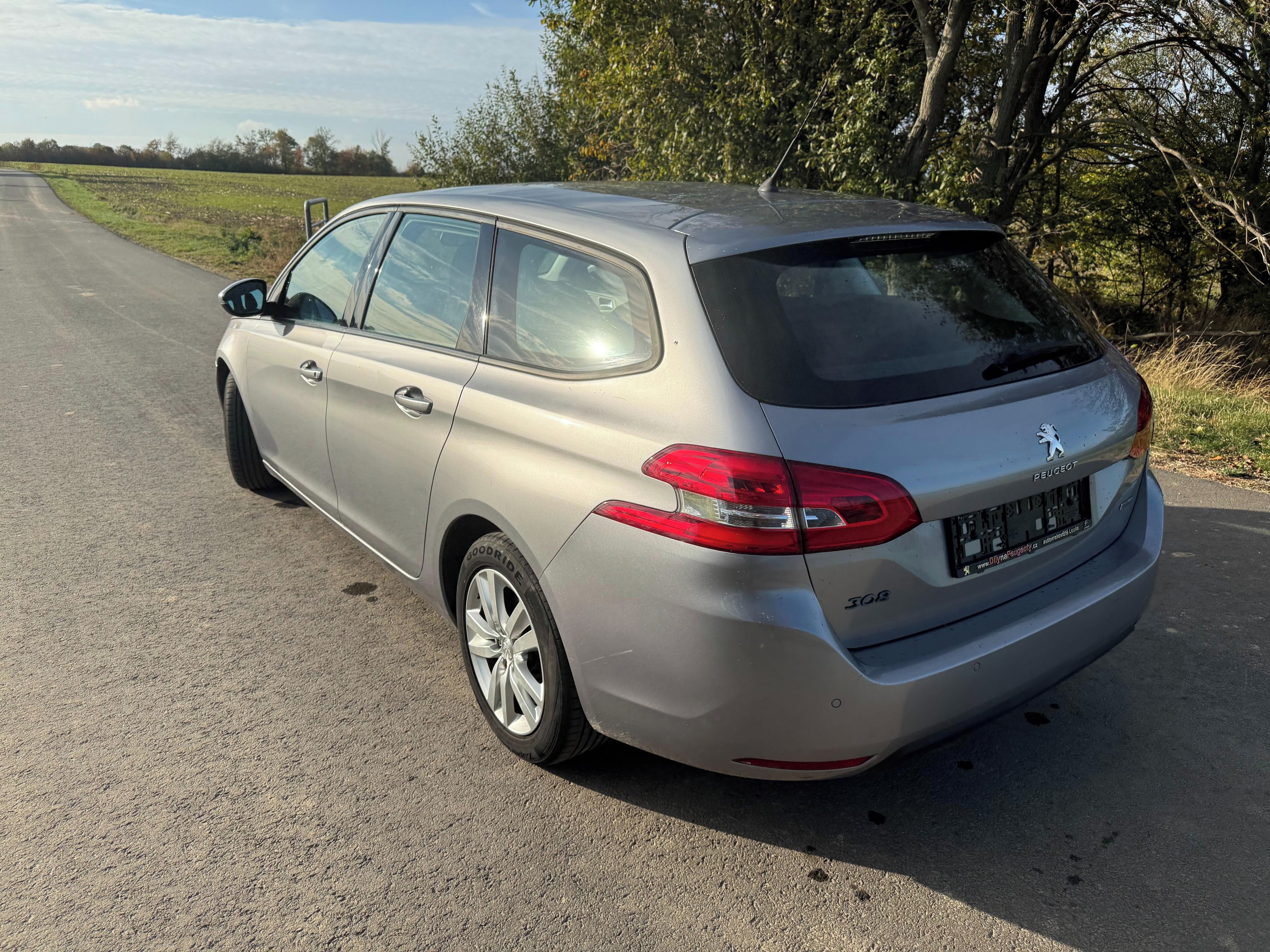 Peugeot 308, 1,2T  nehavarované DPH - fotka 3