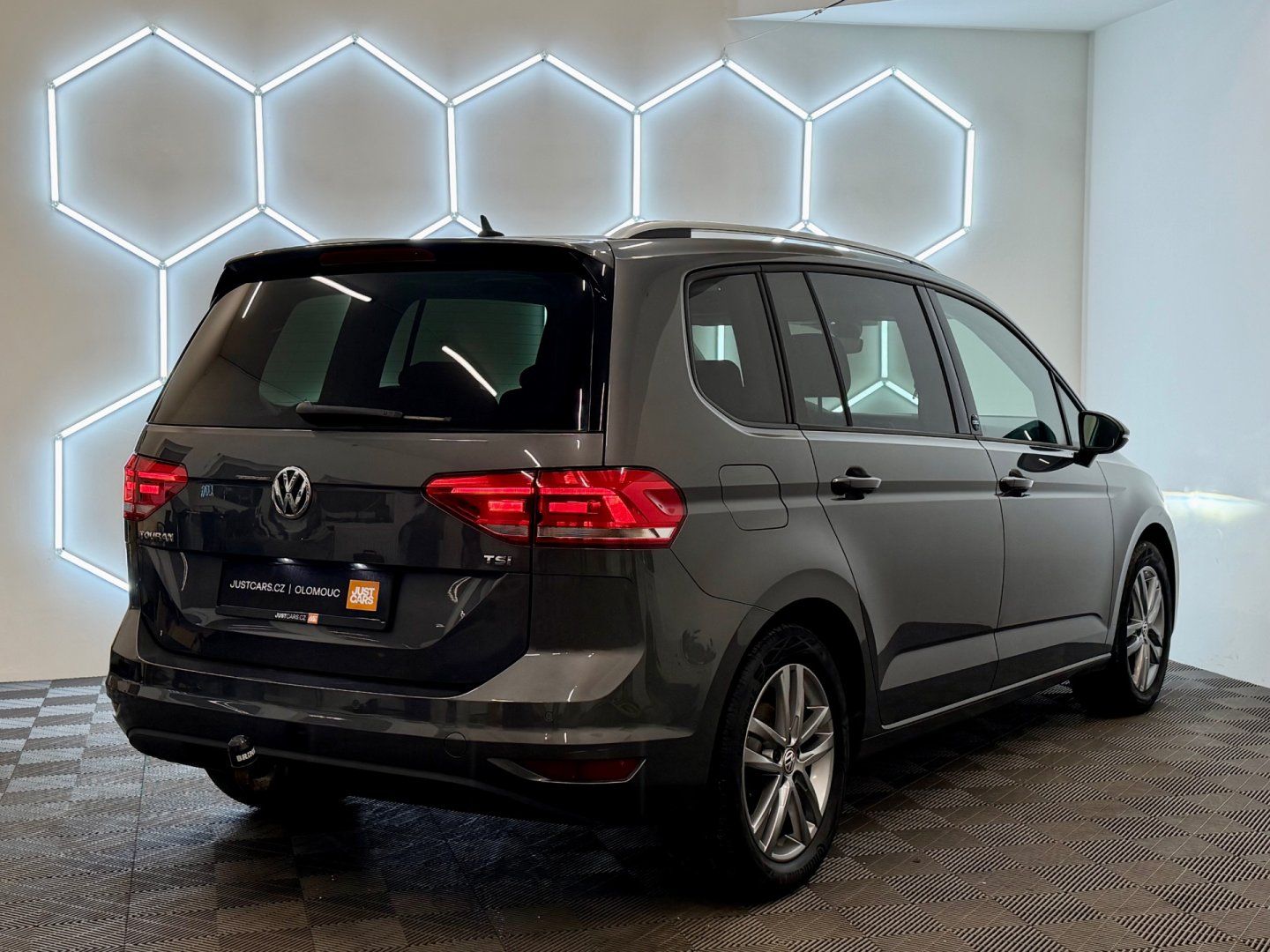 Volkswagen Touran, 1.2 TSI 81 kW Sound/7. MÍST/TZ - fotka 5