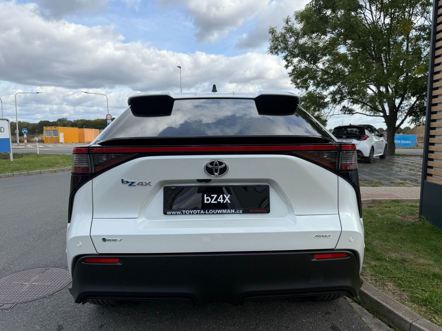 Toyota bZ4X, Executive 73.1 kWh - fotka 5