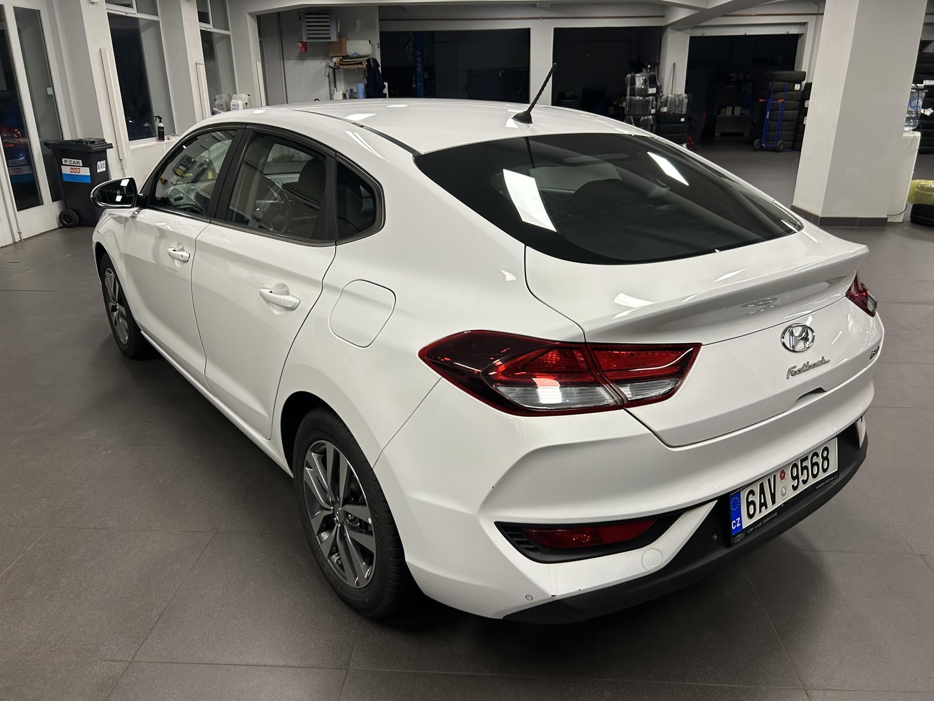 Hyundai i30, 1.0T-GDi Fastback 88kW Alu - fotka 3