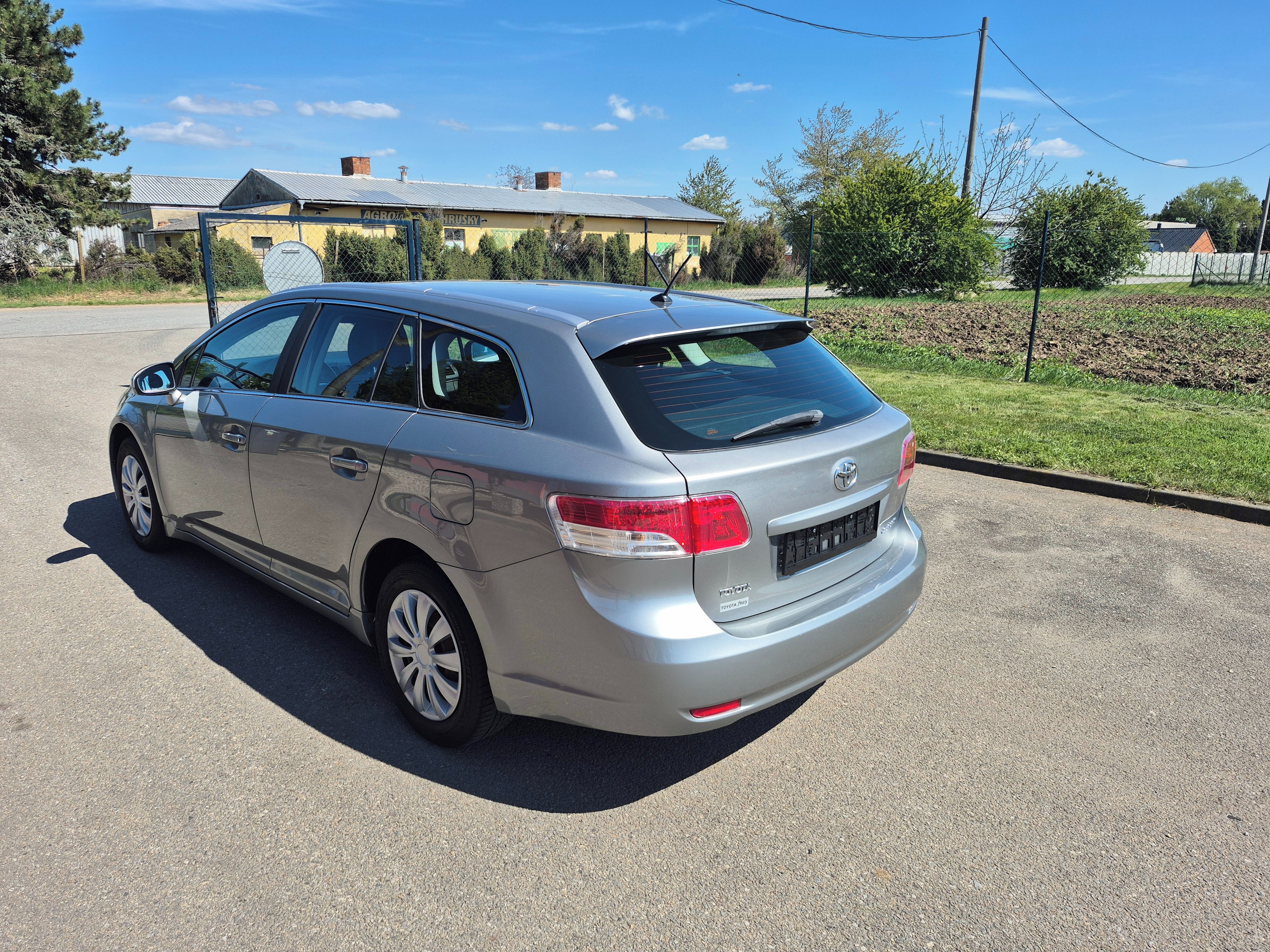 Toyota Avensis, 2,0D, 93kW, serviska - fotka 5