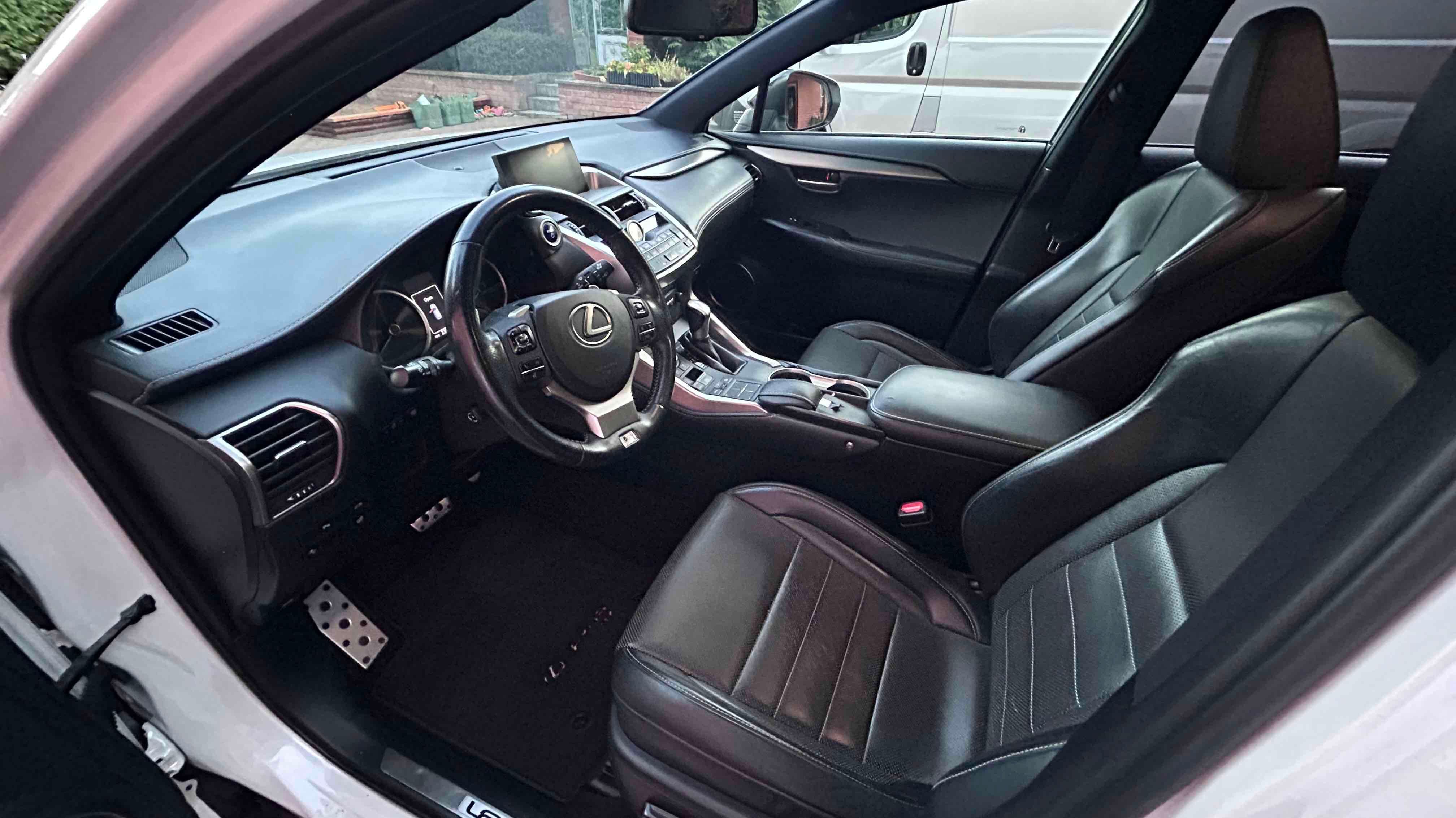 Lexus NX 300h, LEXUS NX 300h F-Sport - fotka 3
