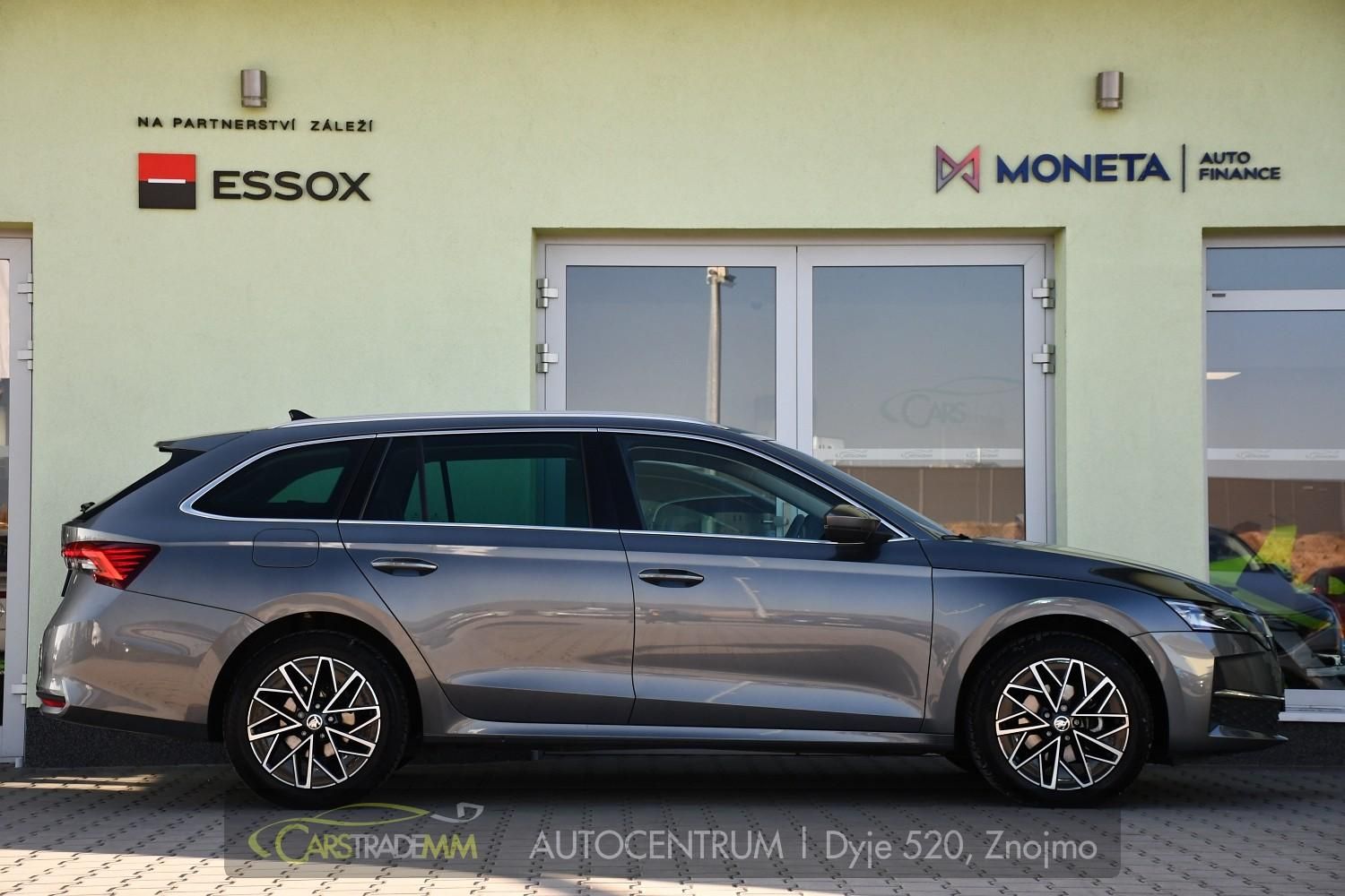 Škoda Octavia, 2.0TDi Top Selection DSG ACC - fotka 6