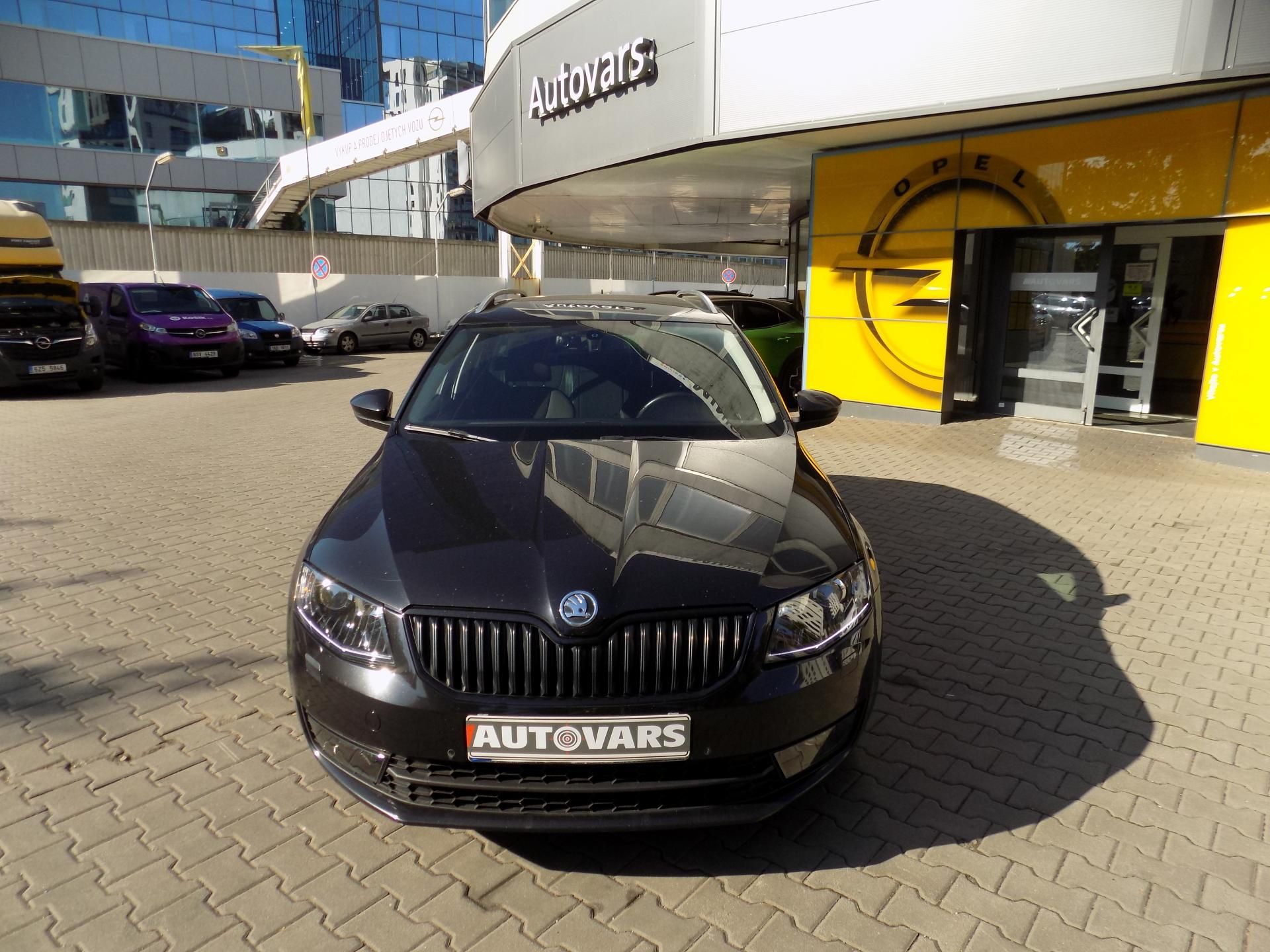 Škoda Octavia, 2.0 TDi DSG - fotka 2