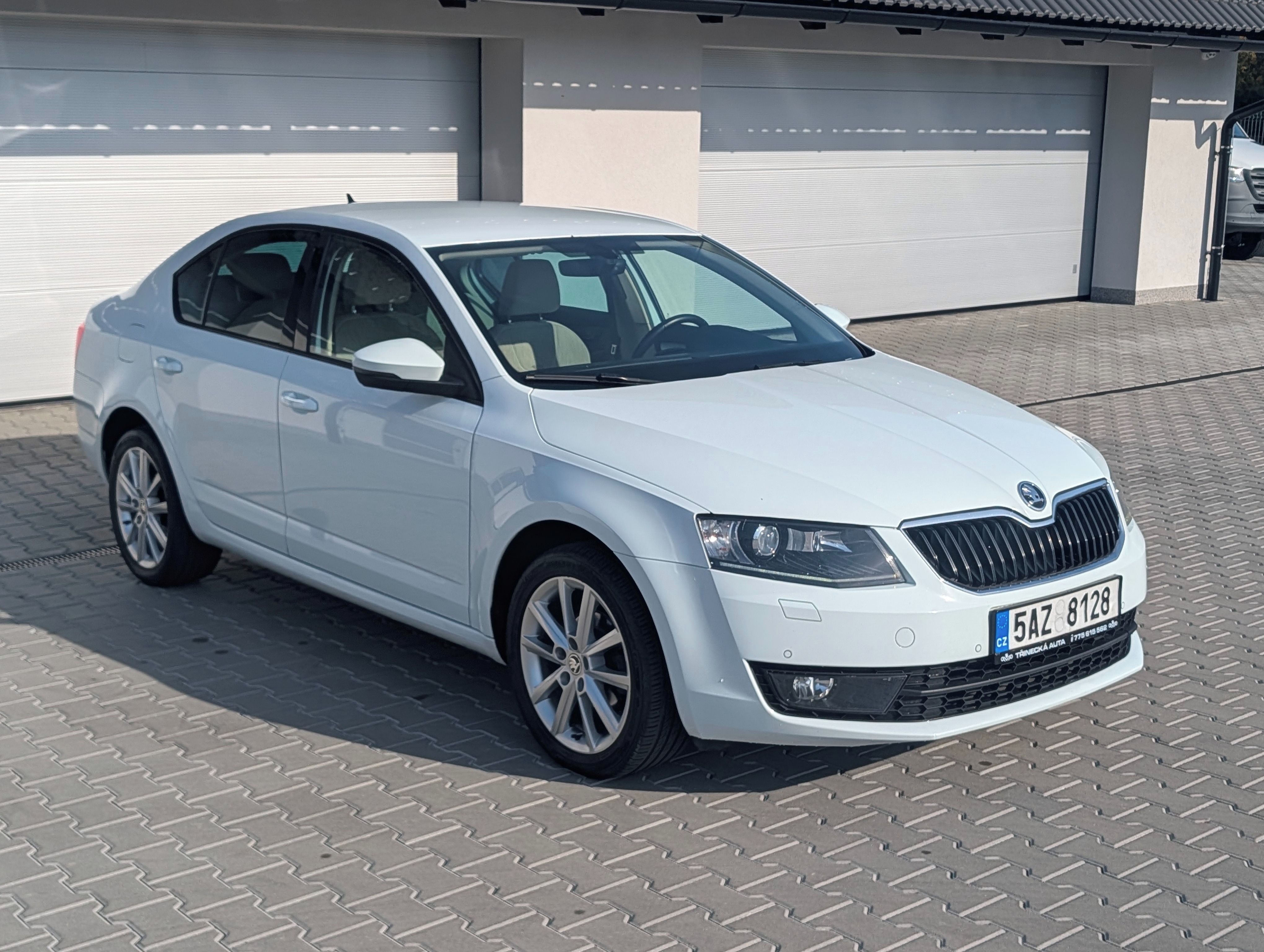Škoda Octavia, 1.6 TDI, velmi pěkný stav - fotka 2