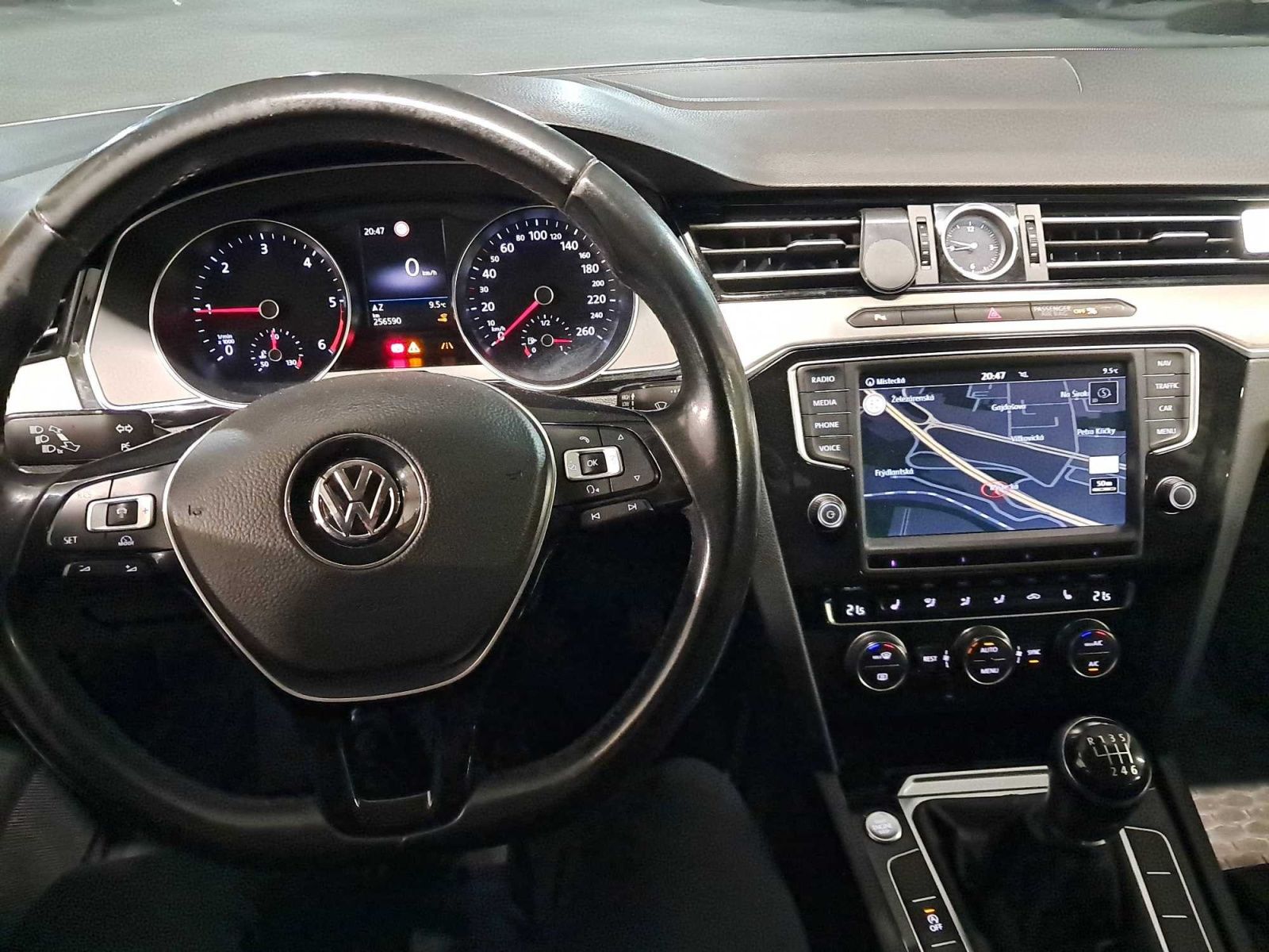 Volkswagen Passat, 2.0 TDI, Kůže, Navi - fotka 3