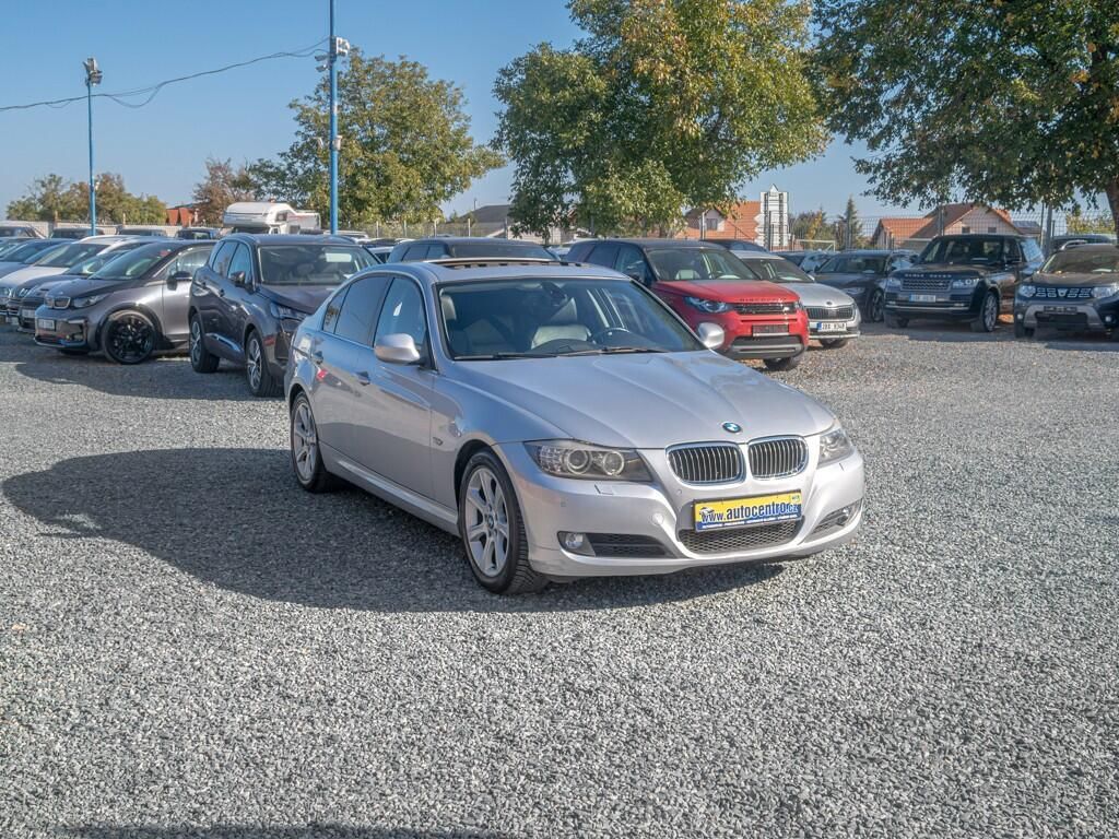 BMW Řada 3, 325i 160KW mat HK – NAVIGACE - fotka 3