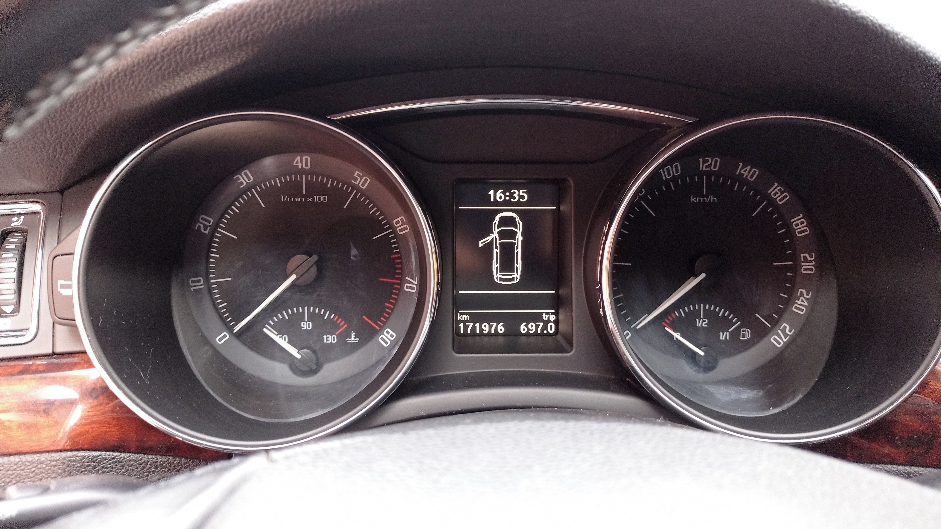 Škoda Superb, Škoda Superb 1.8 TSI ELEGANCE - fotka 5