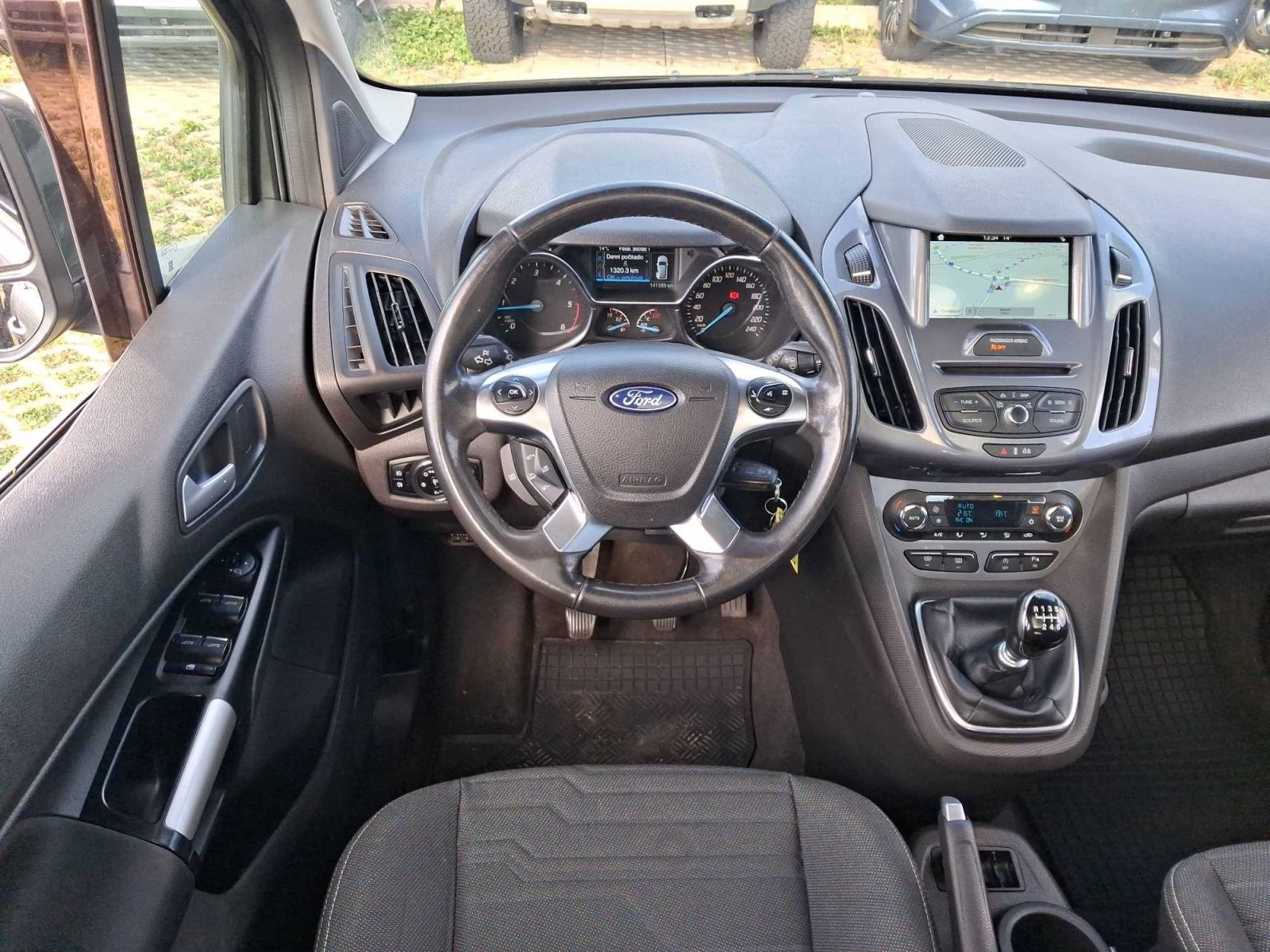 Ford Tourneo Connect, 1.5 TDCi, Titanium, 5Míst - fotka 3