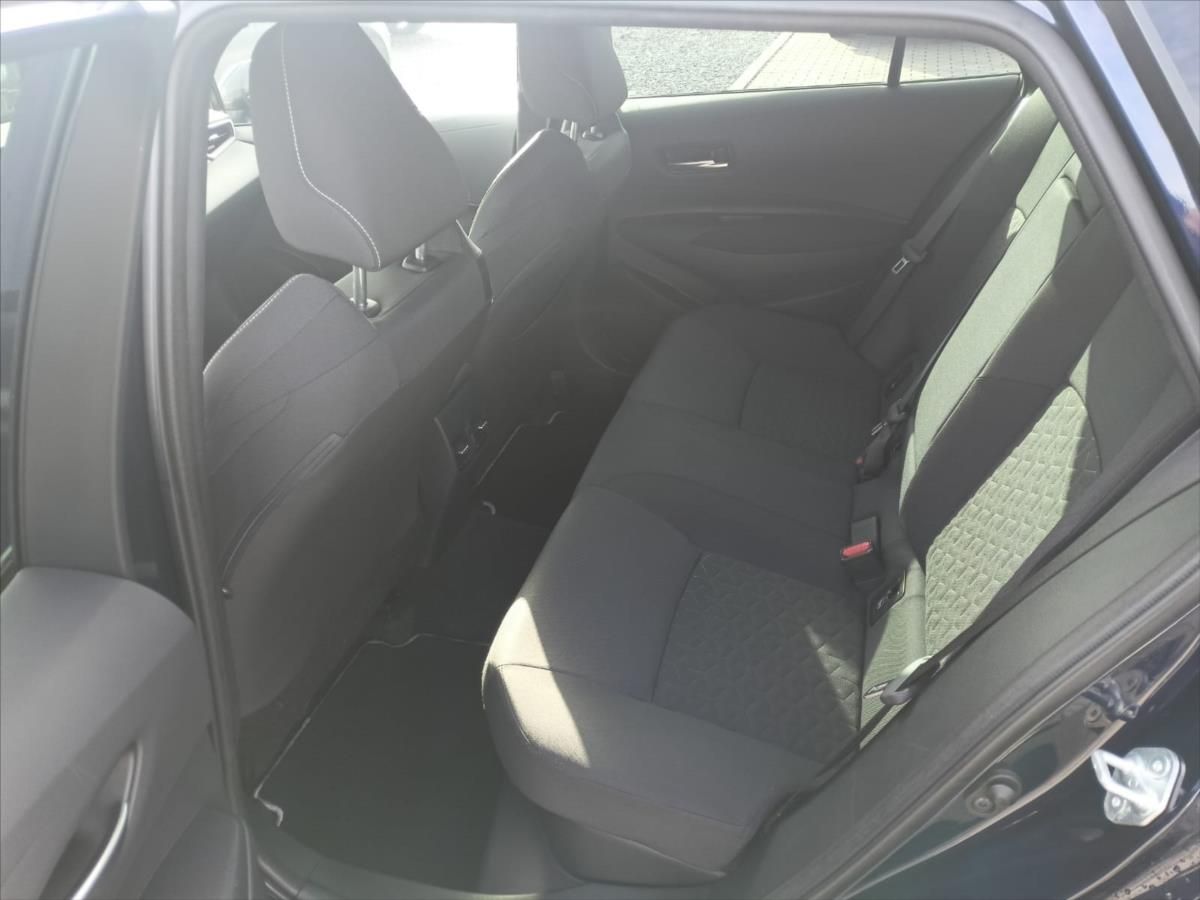 Toyota Corolla, 2,0 2.0 Hybrid e-CVT  Comfort - fotka 5