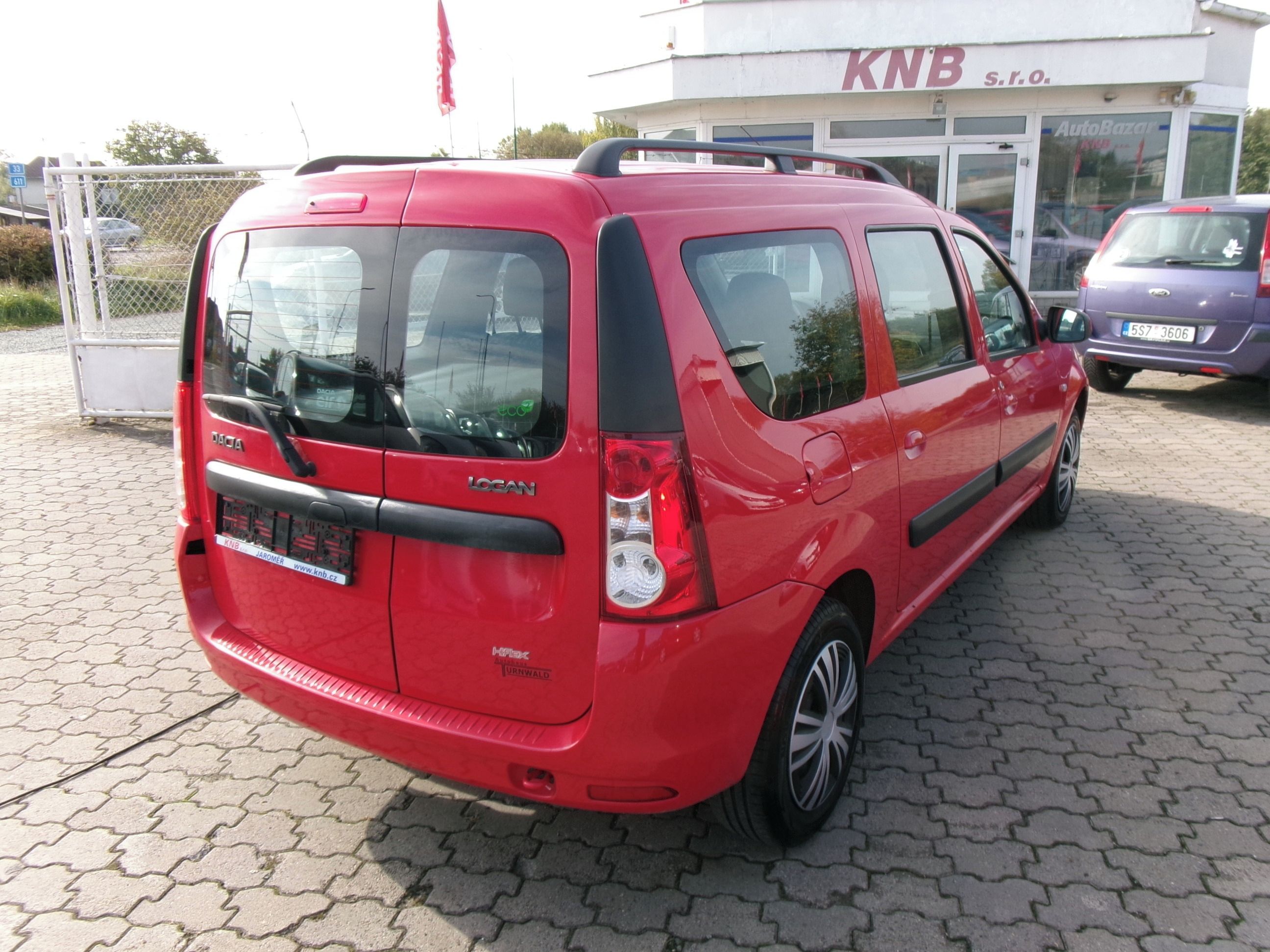 Dacia Logan, 1.6i serviska,1.maj. - fotka 4