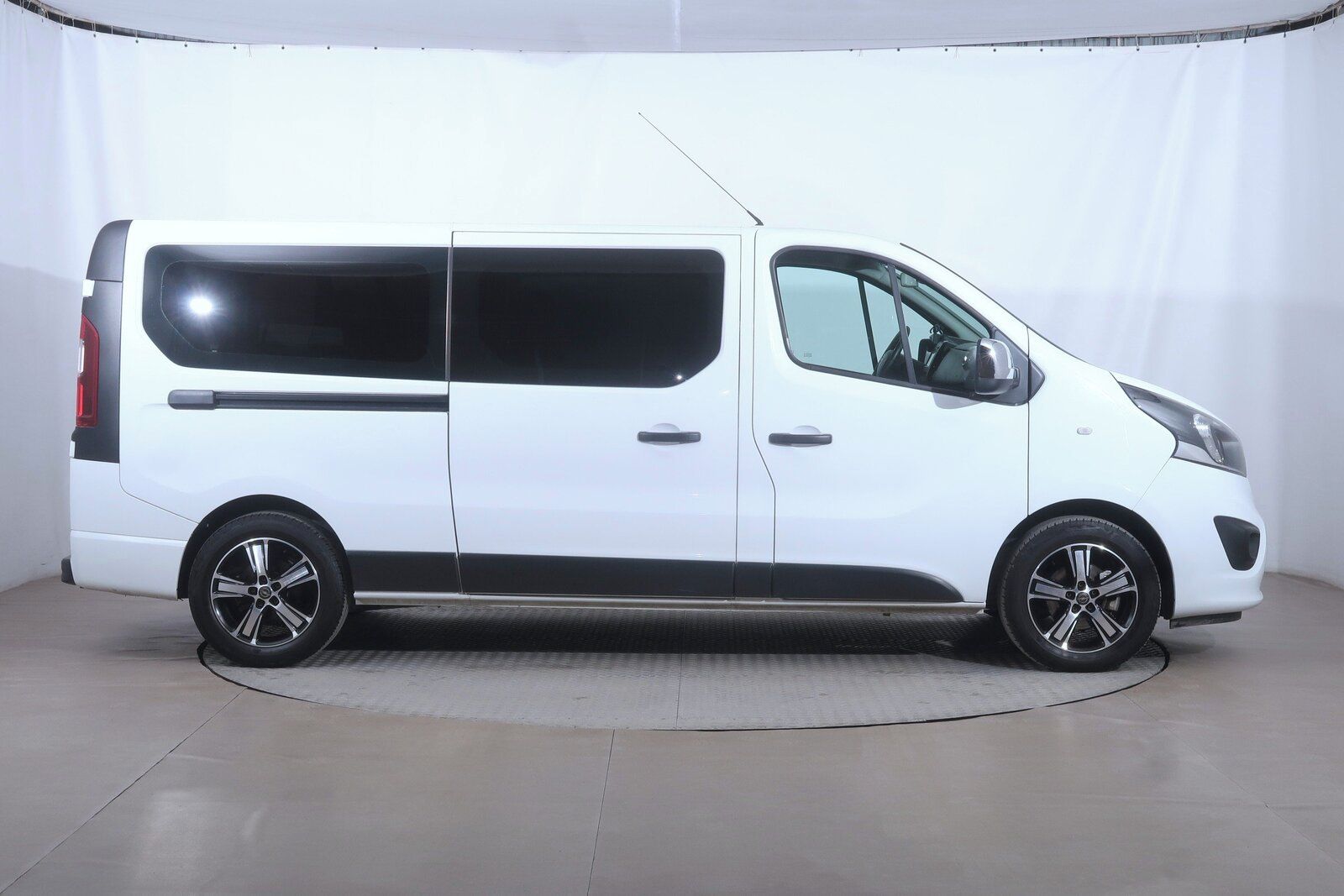Opel Vivaro, 1.6 BiCDTI, Bus, 9Míst, ČR - fotka 6