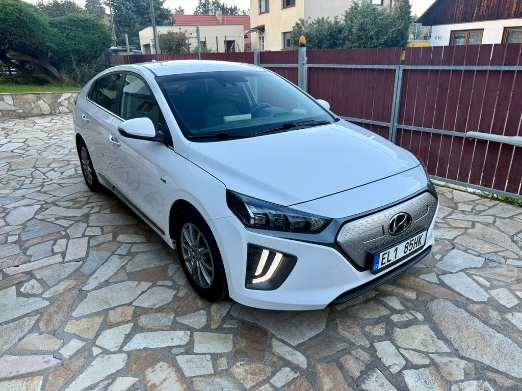 Hyundai Ioniq, 38,3 kWh 100KW STYLE 100% SOH - fotka 3