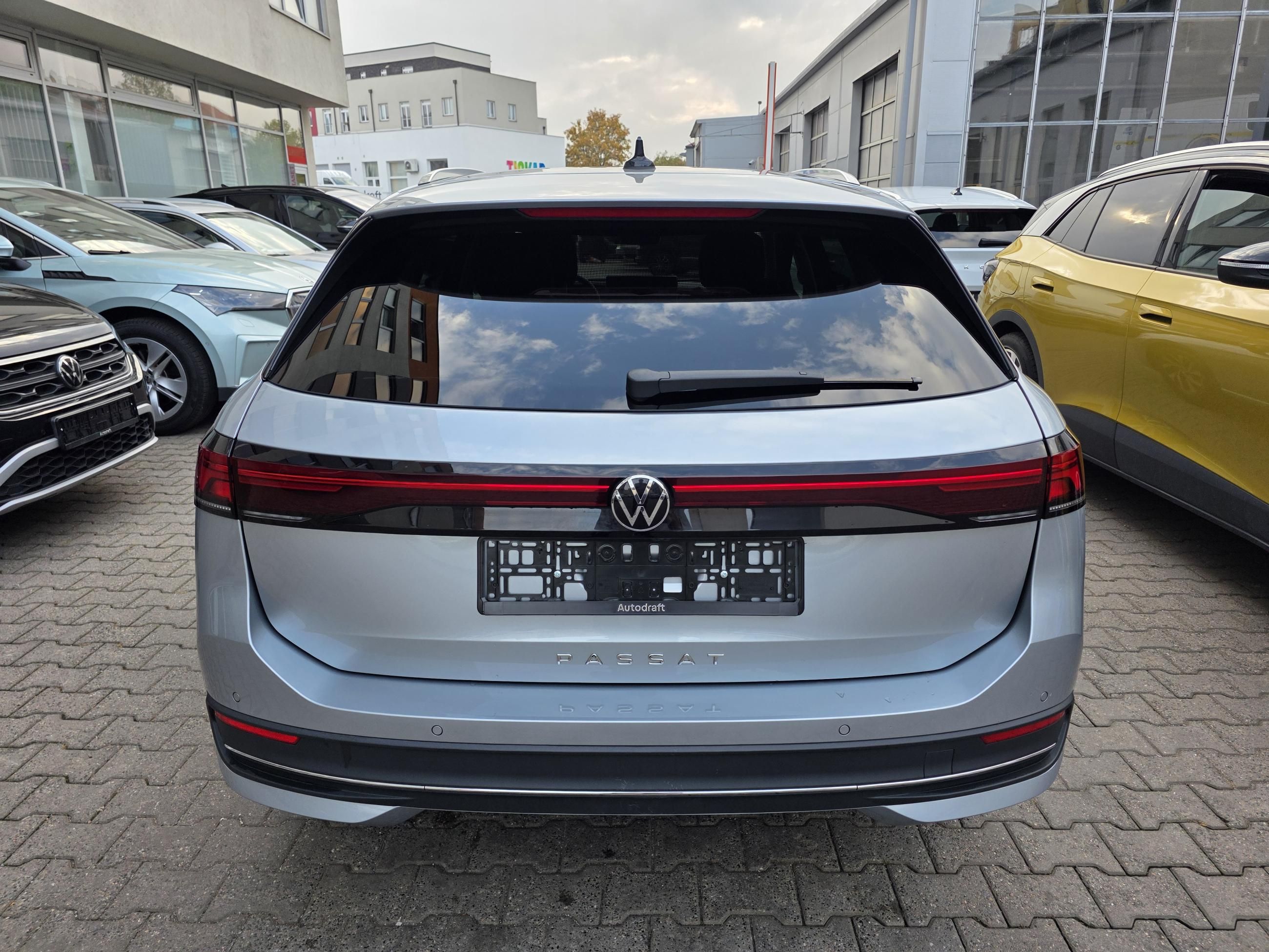 Volkswagen Passat Variant, 2.0 TDI 110kW DSG / Tažné - fotka 5