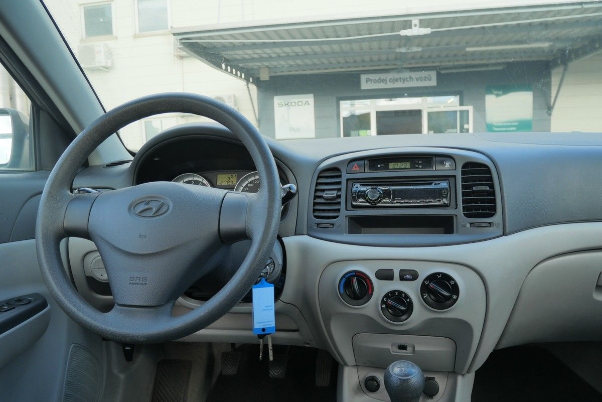 Hyundai Accent, 1.4 16V 71 kW - fotka 6