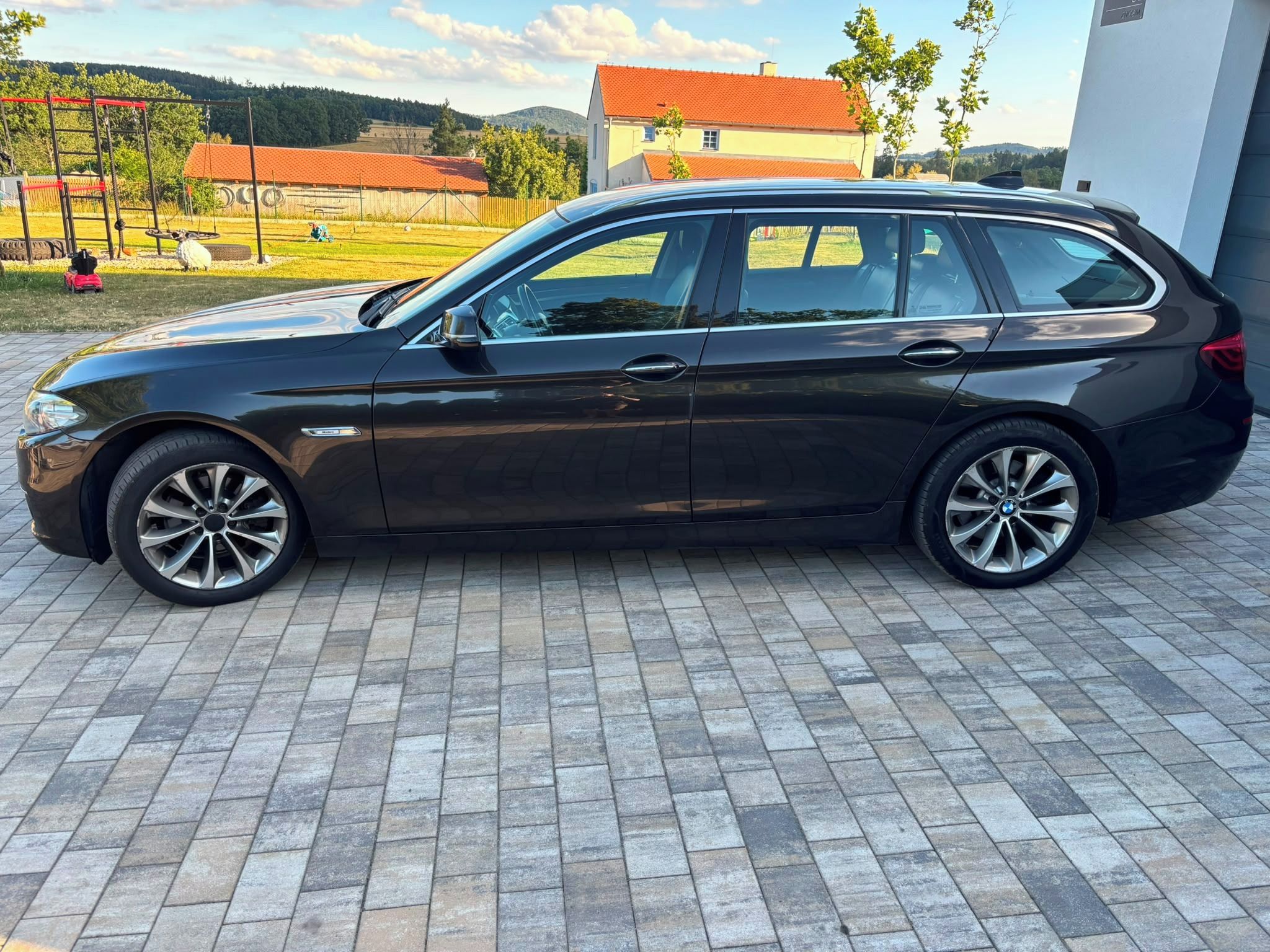 BMW Řada 5, 520d xDrive, F11, 135kW, AUTOM - fotka 6