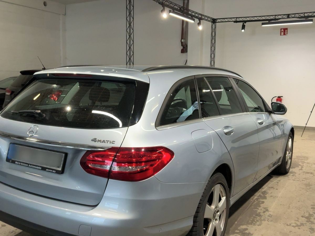 Mercedes-Benz Třídy C, C 220 d T 4Matic - fotka 4