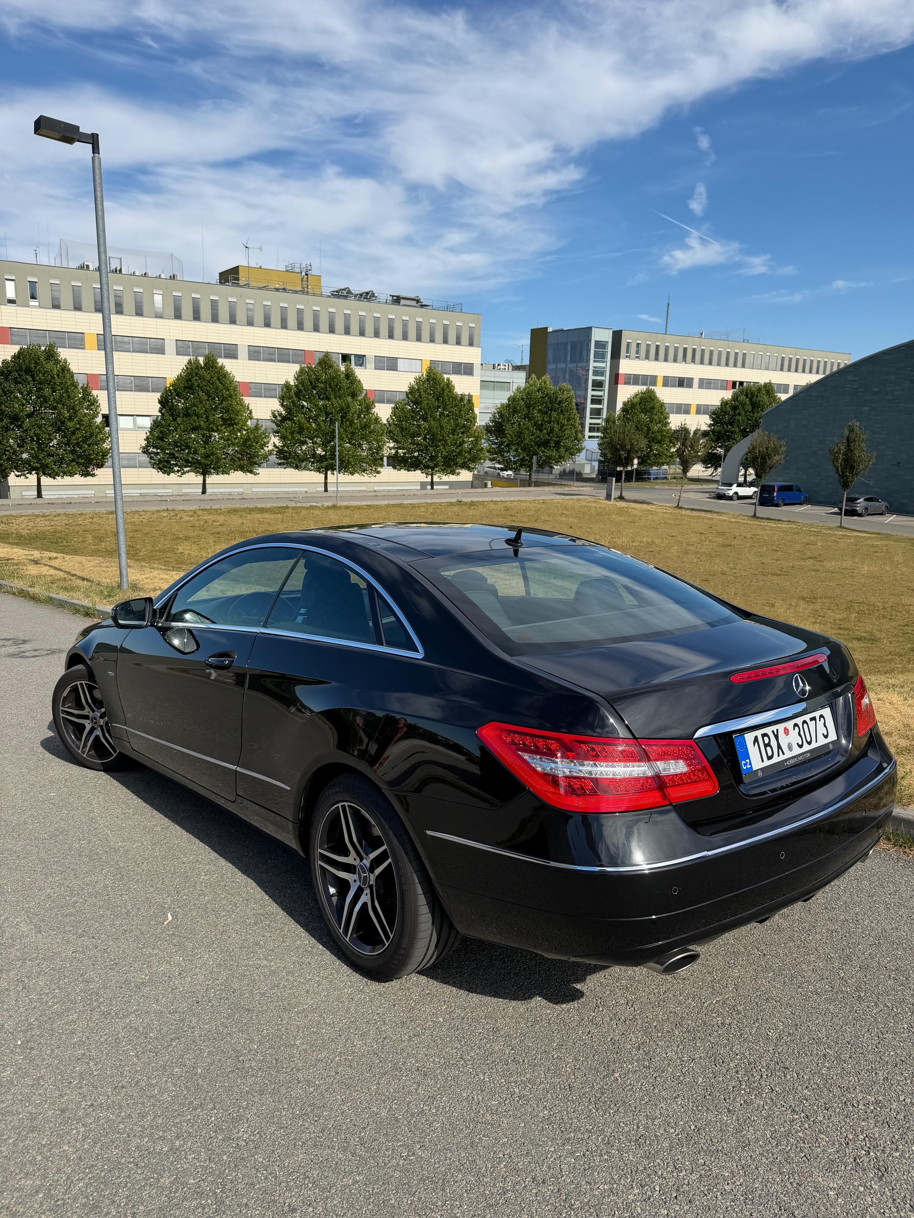 Mercedes-Benz Třídy E, Mercedes Benz E350 CGI - fotka 6
