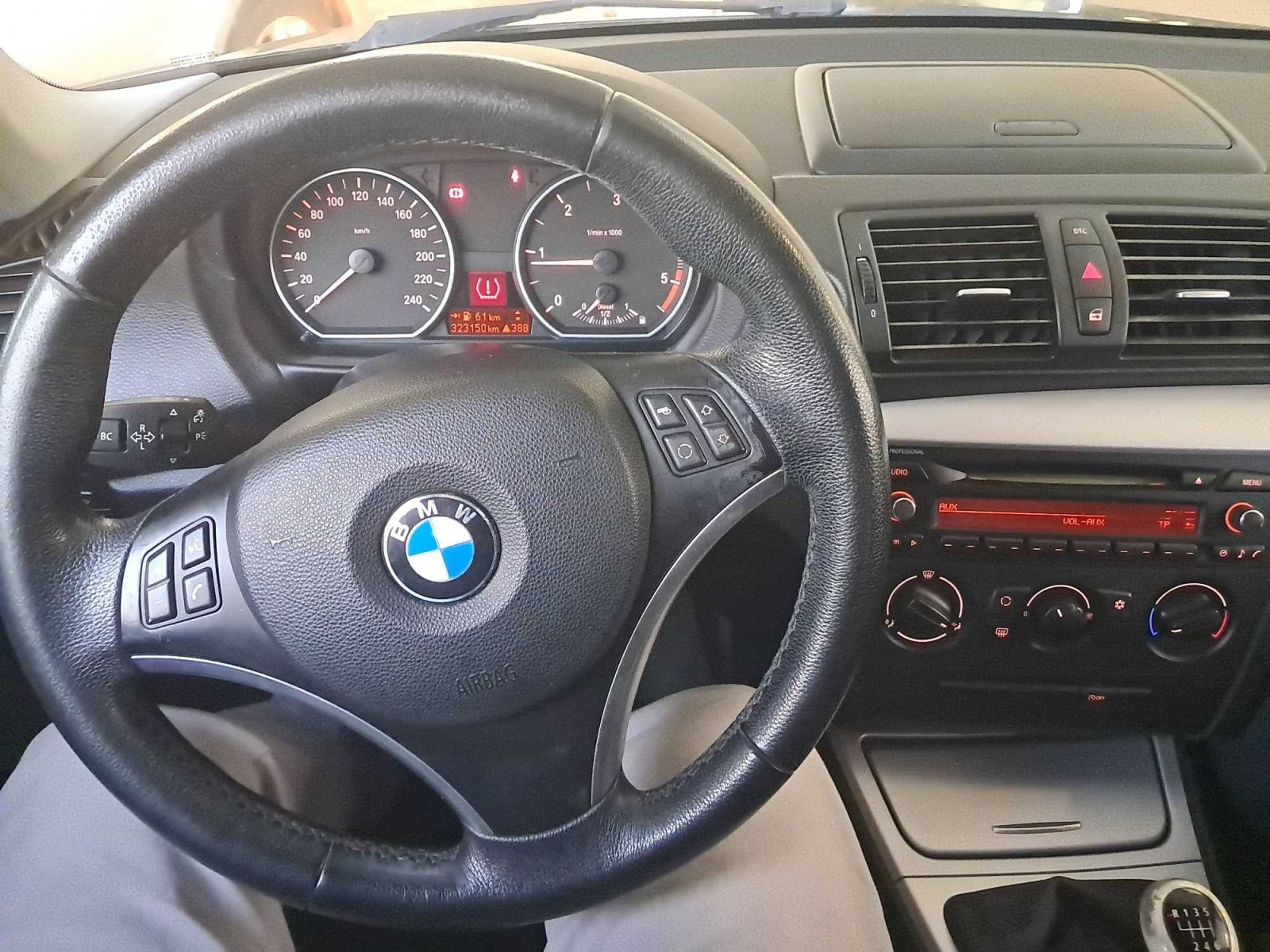 BMW Řada 1, 118d, po STK, za dobrou cenu - fotka 3