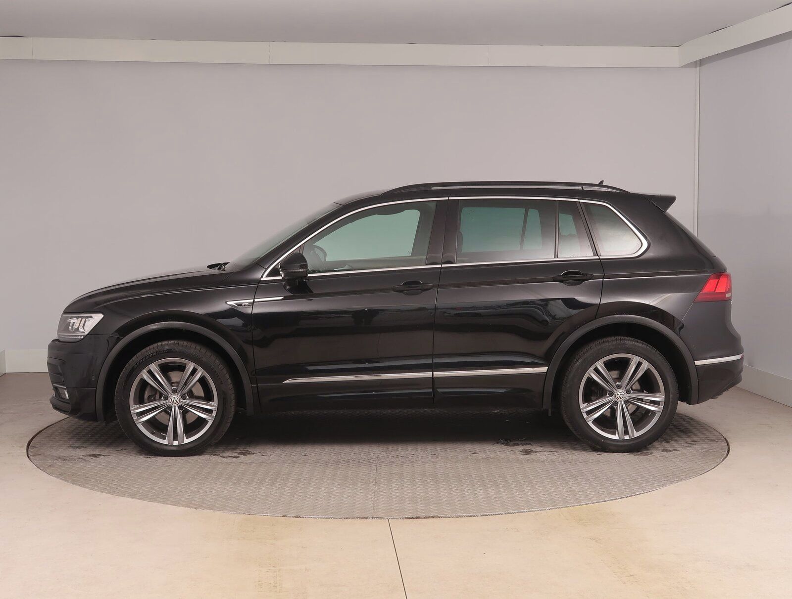 Volkswagen Tiguan, 2.0 TSI, R-Line, 4X4, Automat - fotka 3
