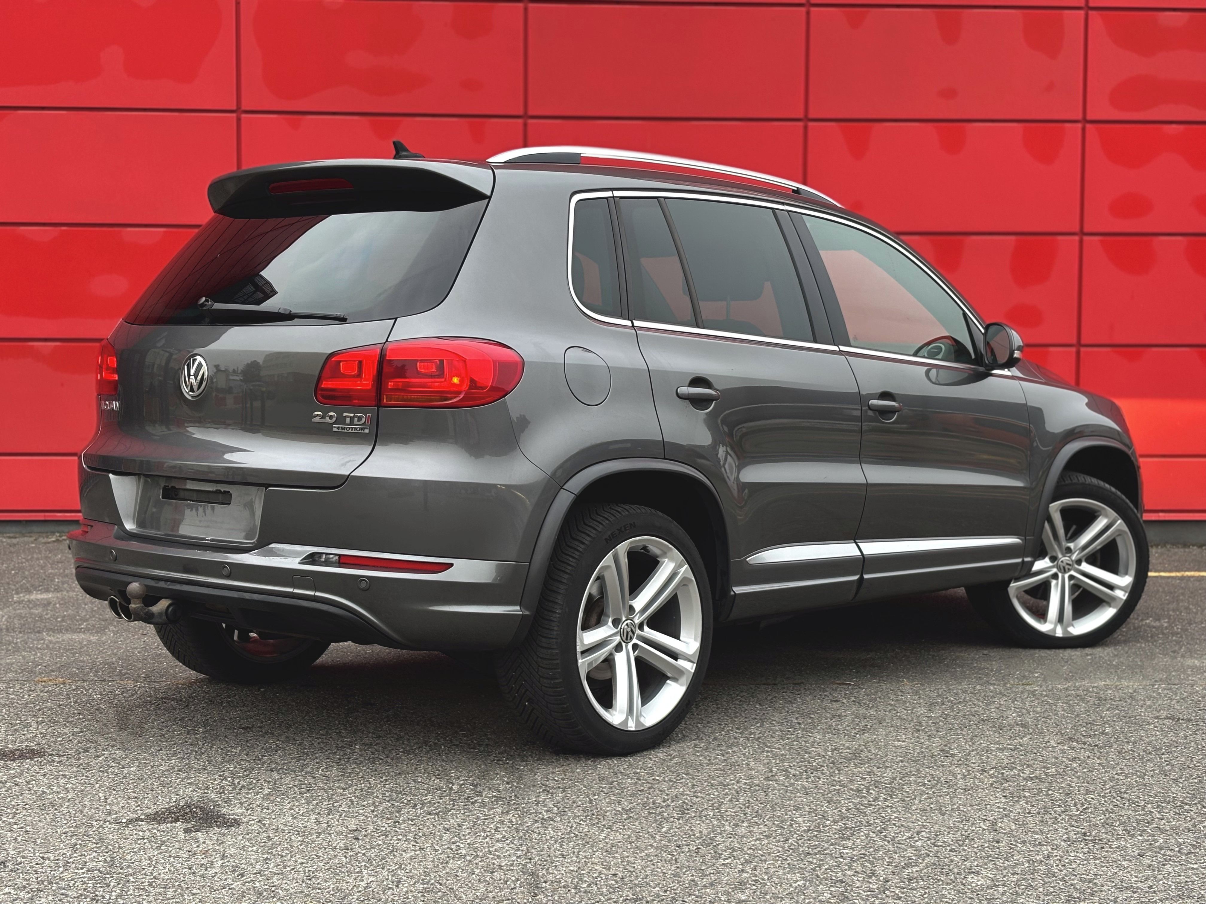Volkswagen Tiguan, R-Line 2.0TDI 130kW 4x4 DSG - fotka 2