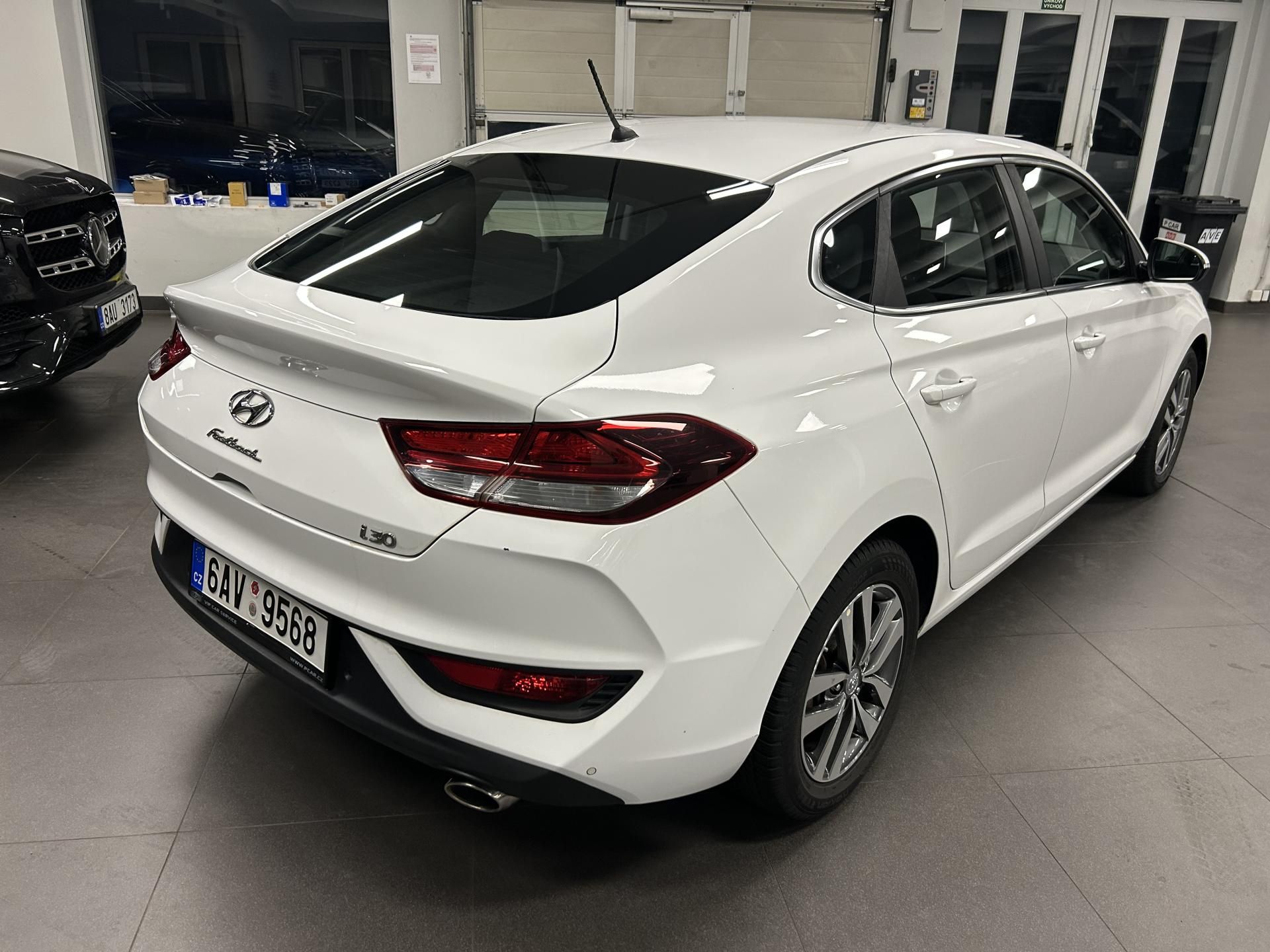 Hyundai i30, 1.0T-GDi Fastback 88kW Alu - fotka 4