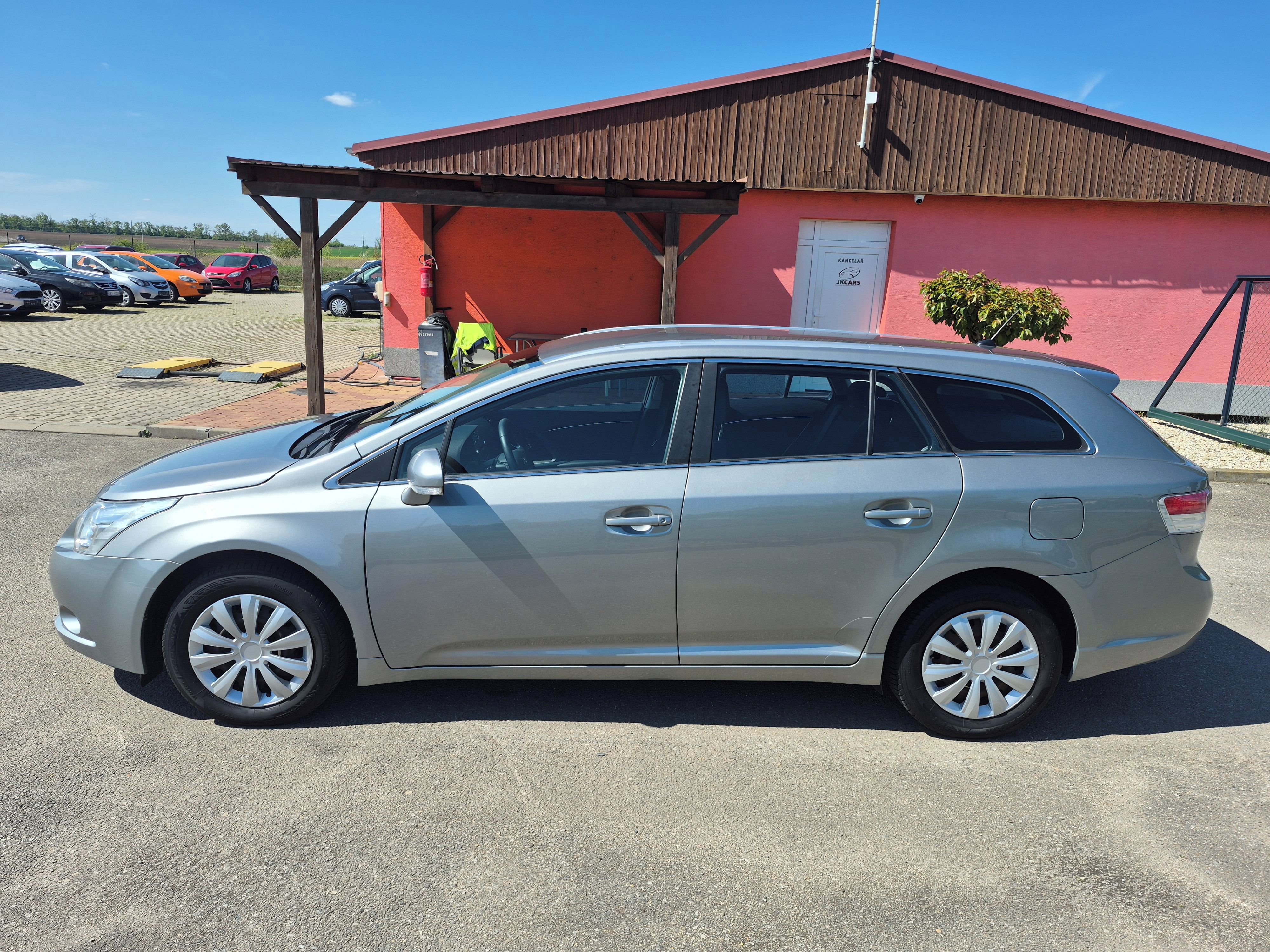 Toyota Avensis, 2,0D, 93kW, serviska - fotka 6