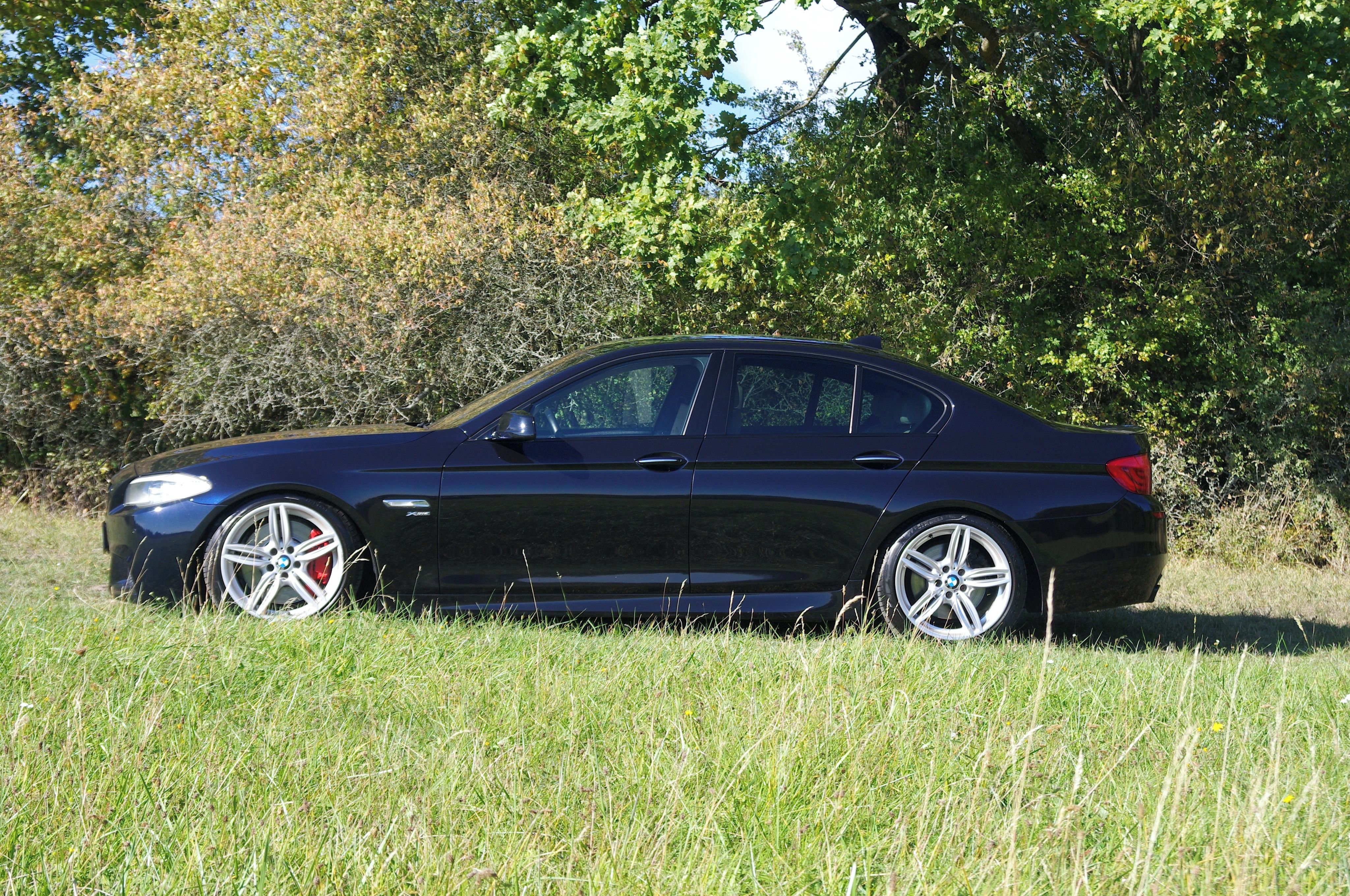 BMW Řada 5, 550i XDRIVE, automat 2.majitel - fotka 2