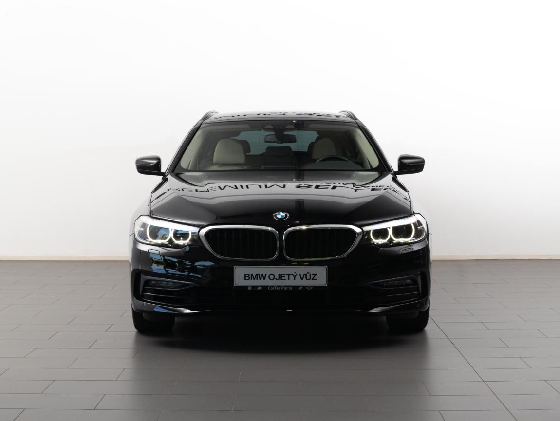 BMW Řada 5, 540i xDrive Touring - fotka 2