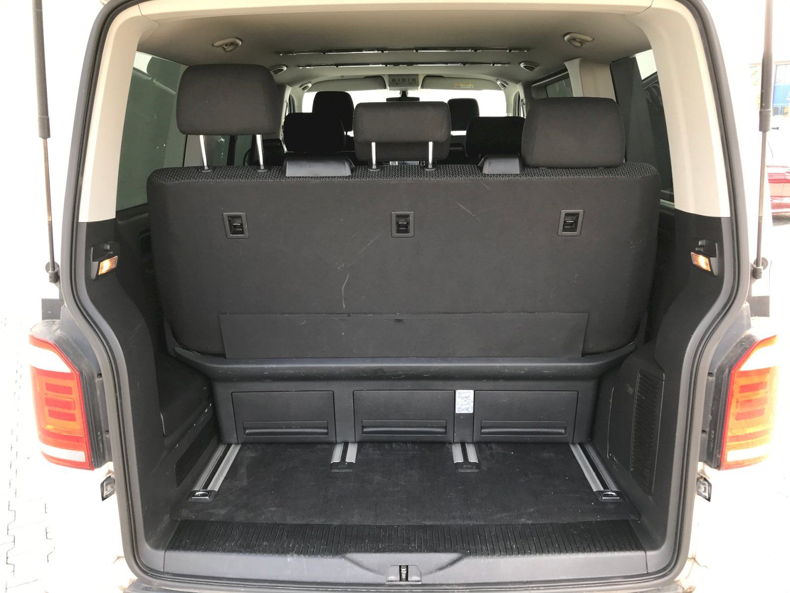 Volkswagen Multivan, 2,0 TDi 110kW, Trend, 7-st.DSG - fotka 6