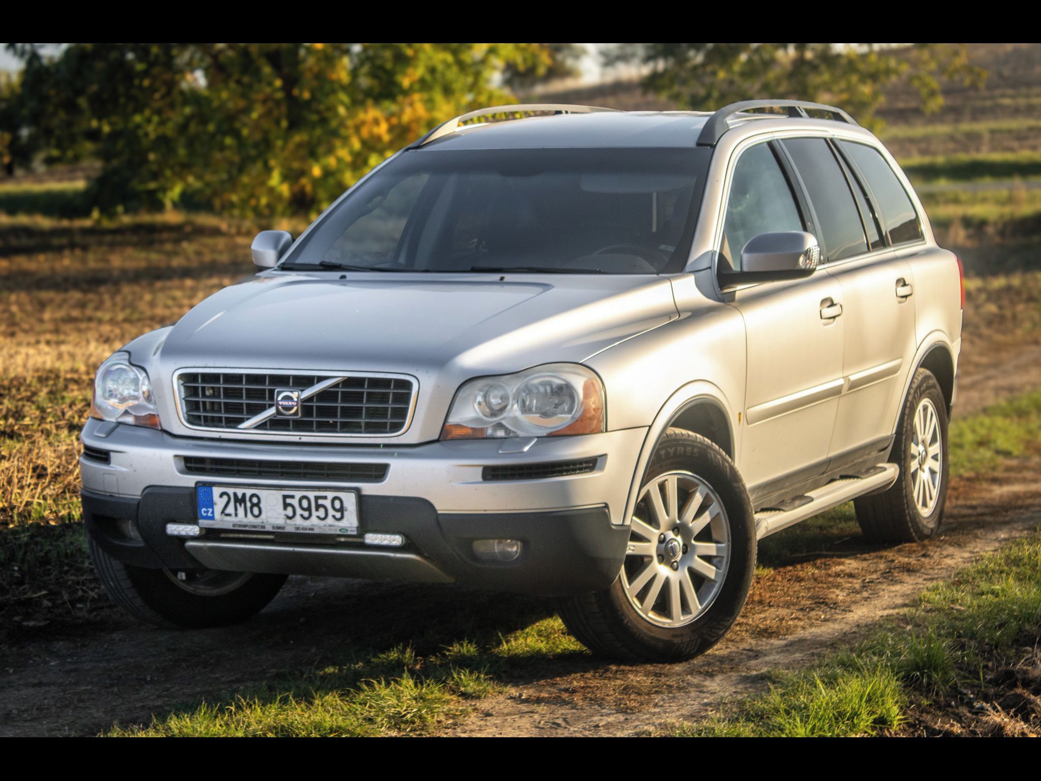 Volvo XC90, DVD, nezávislé topení, tažné.
