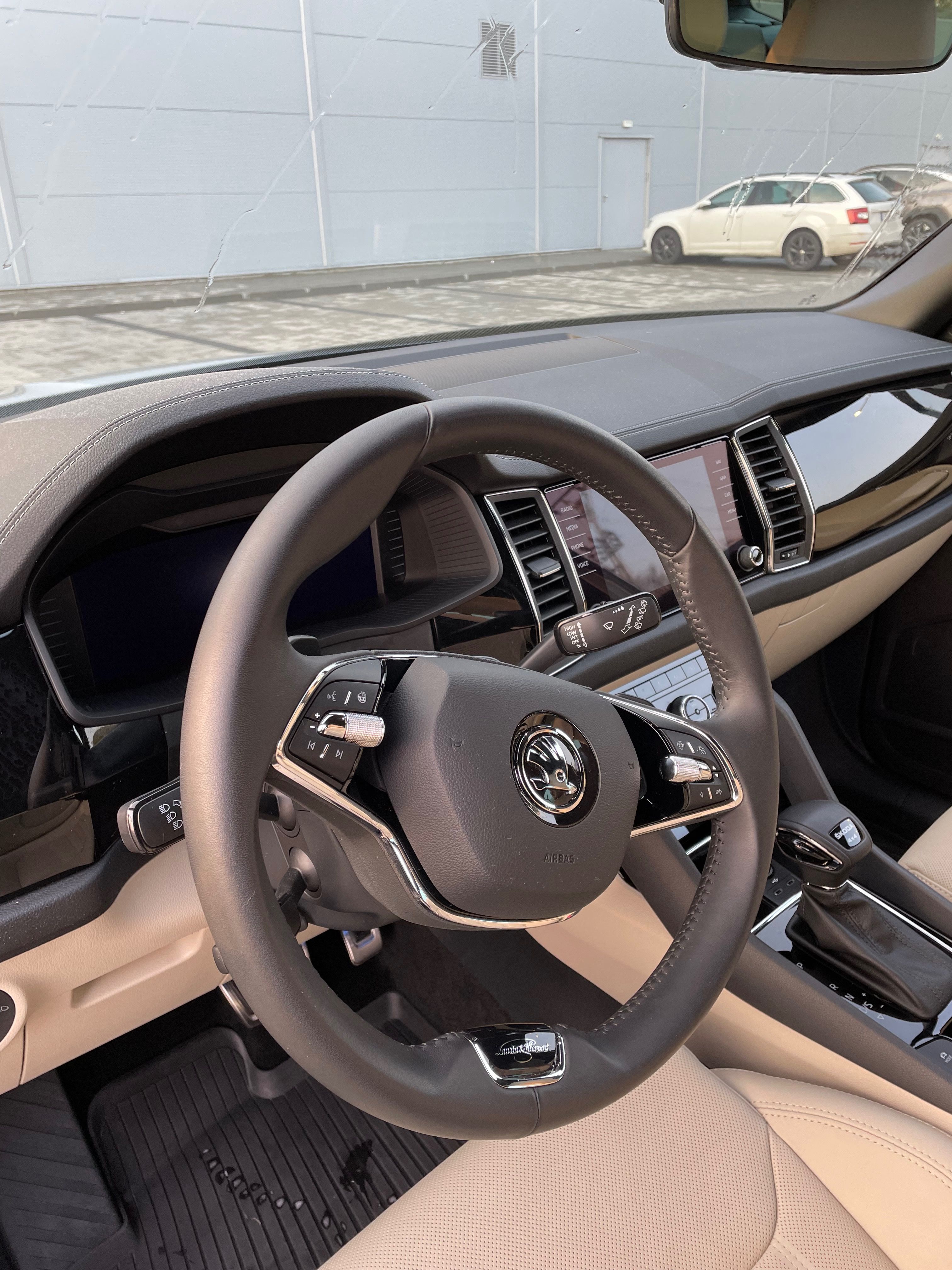 Škoda Kodiaq, Škoda KODIAQ L&K 4x4 73000km - fotka 3